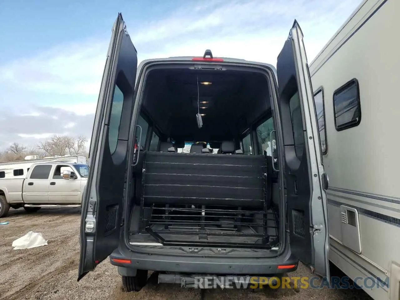 10 Photograph of a damaged car W1Z4EFVY8NP457780 MERCEDES-BENZ SPRINTER 2022