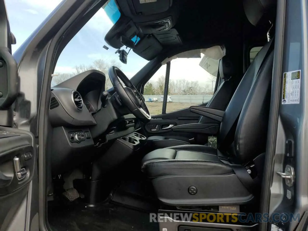 7 Photograph of a damaged car W1Z4EFVY8NP457780 MERCEDES-BENZ SPRINTER 2022