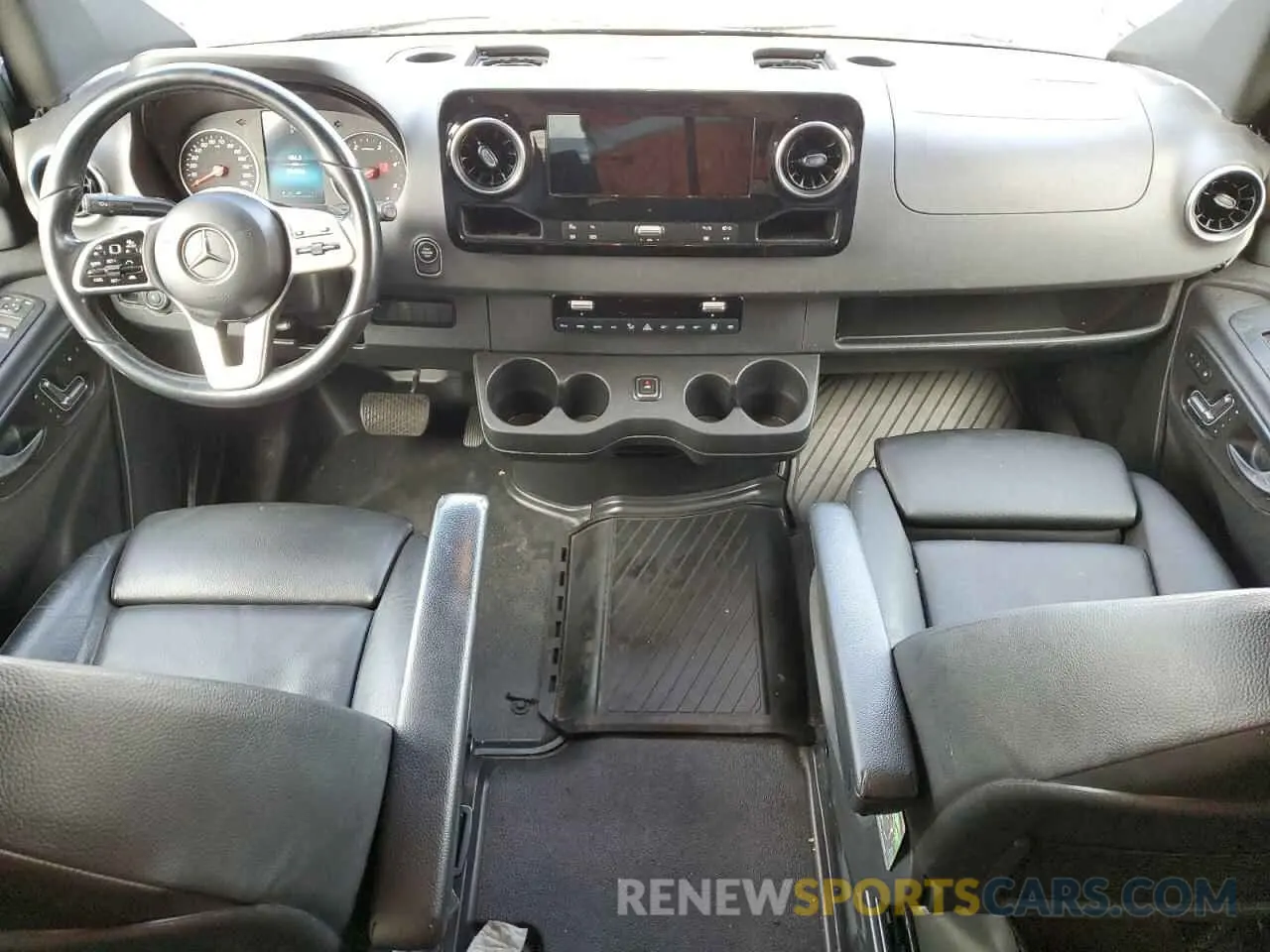 8 Photograph of a damaged car W1Z4EFVY8NP457780 MERCEDES-BENZ SPRINTER 2022