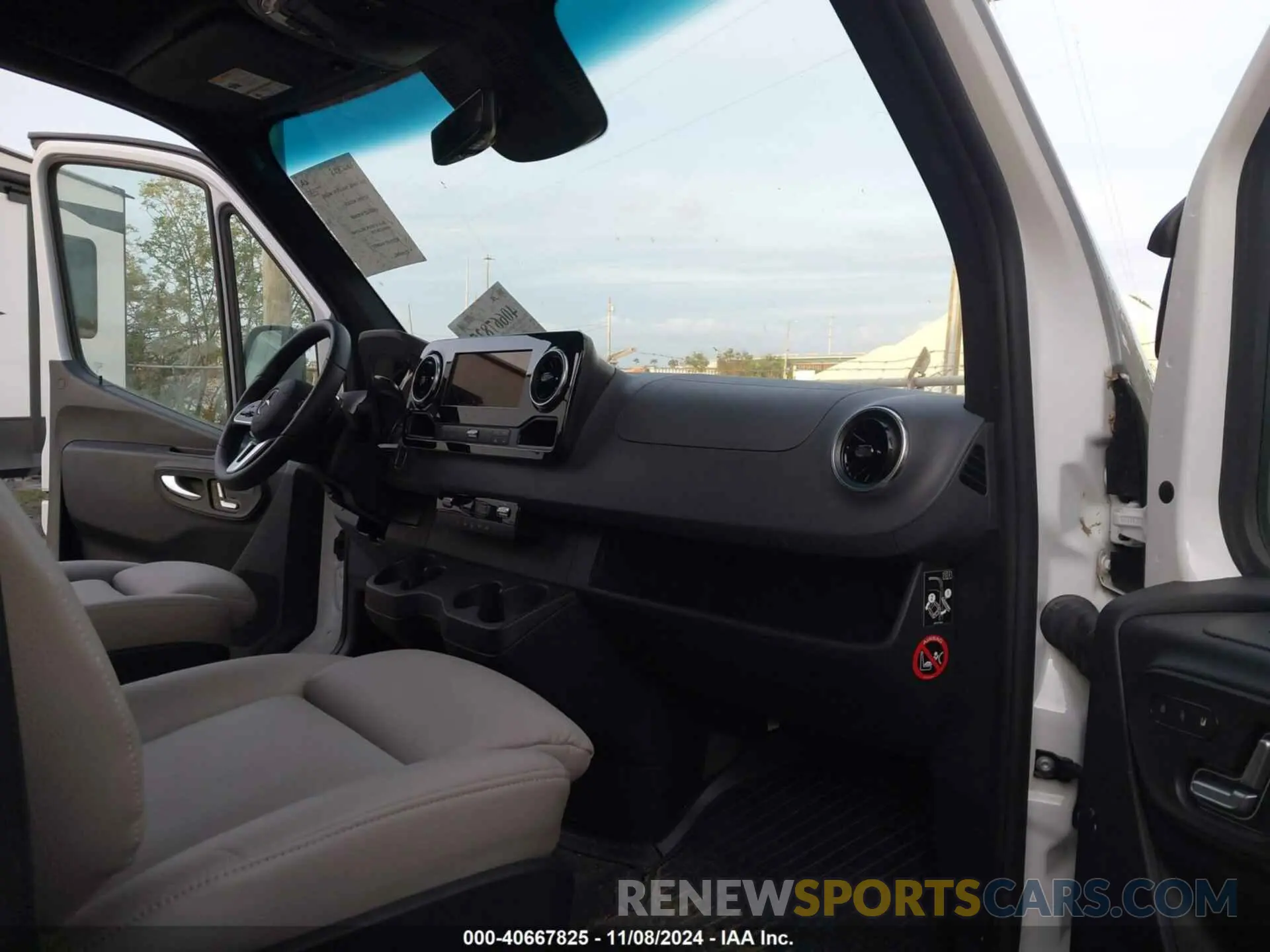 5 Photograph of a damaged car W1X8N33Y4PN242648 MERCEDES-BENZ SPRINTER 2023