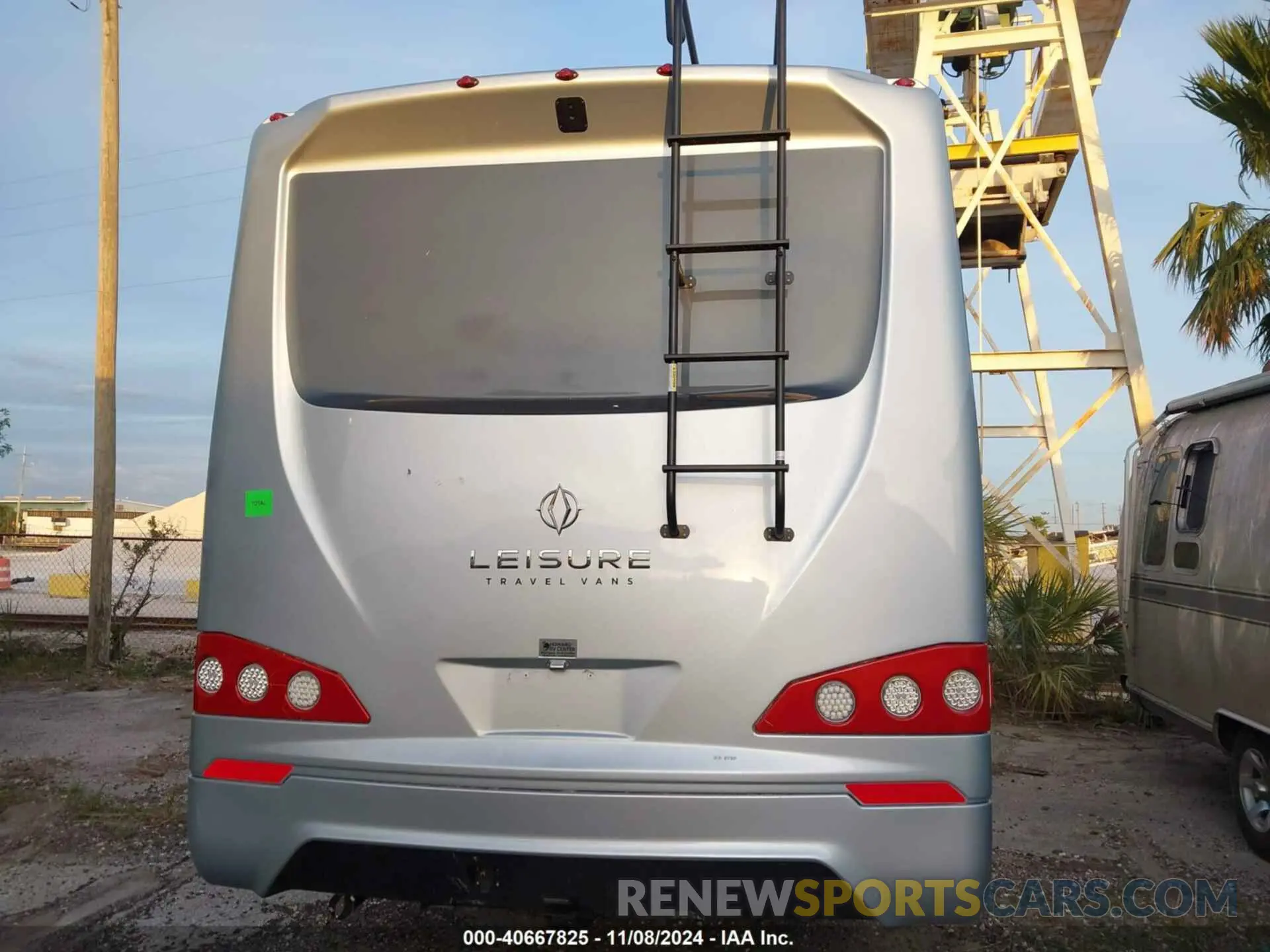 8 Photograph of a damaged car W1X8N33Y4PN242648 MERCEDES-BENZ SPRINTER 2023