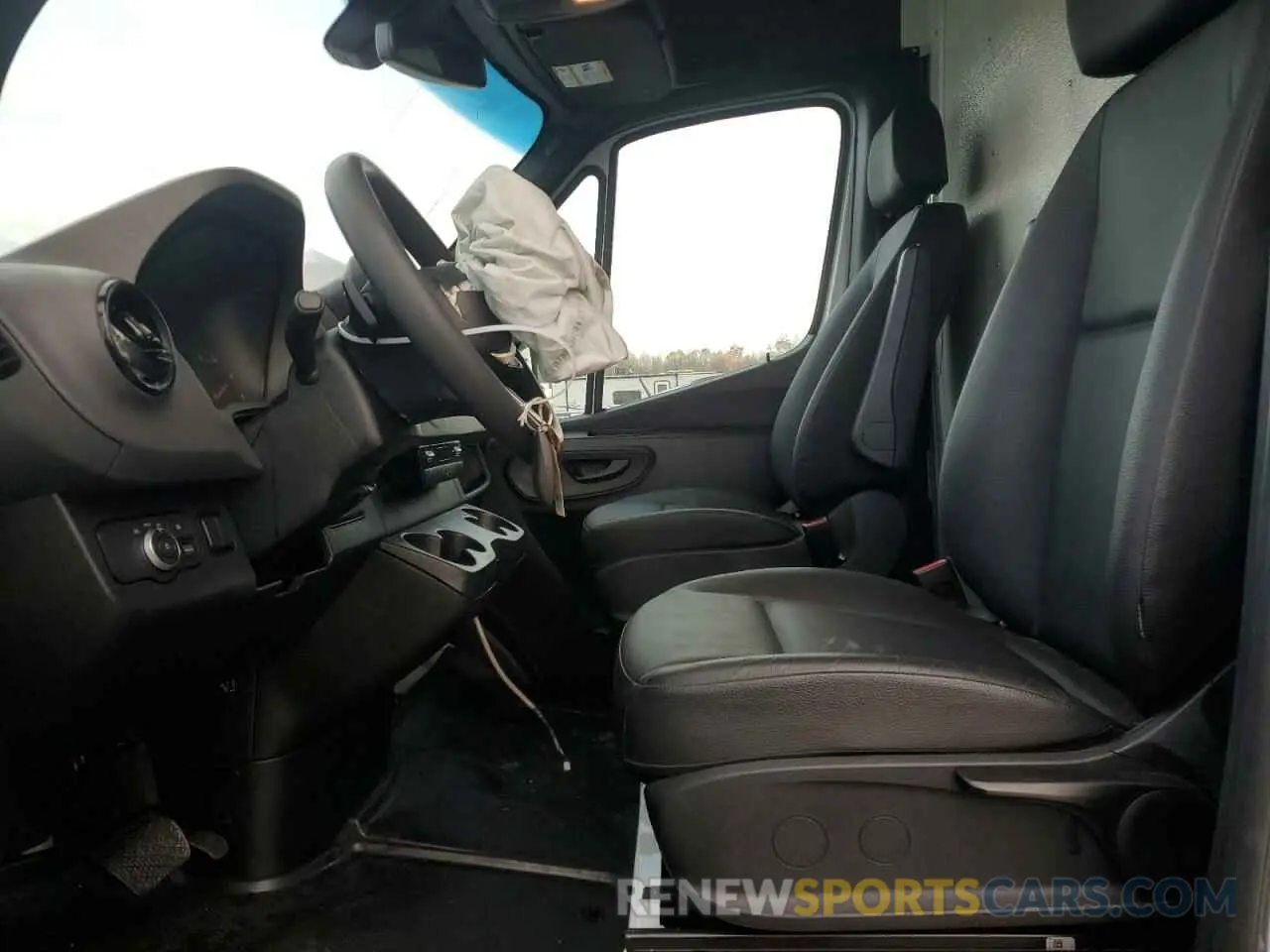 7 Photograph of a damaged car W1Y4KCHY5PT131601 MERCEDES-BENZ SPRINTER 2023