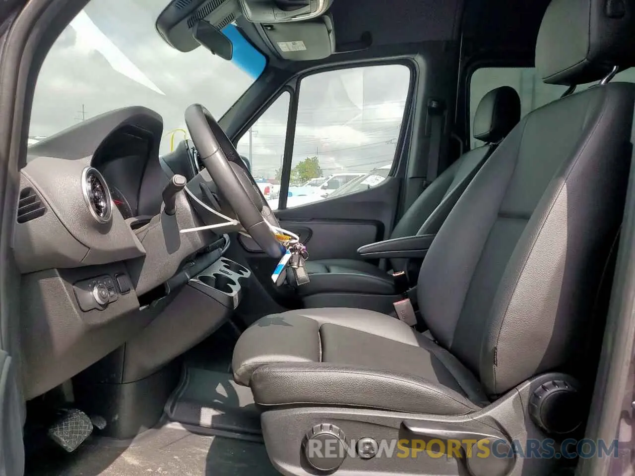 7 Photograph of a damaged car W1Z70FGY2PT138989 MERCEDES-BENZ SPRINTER 2023
