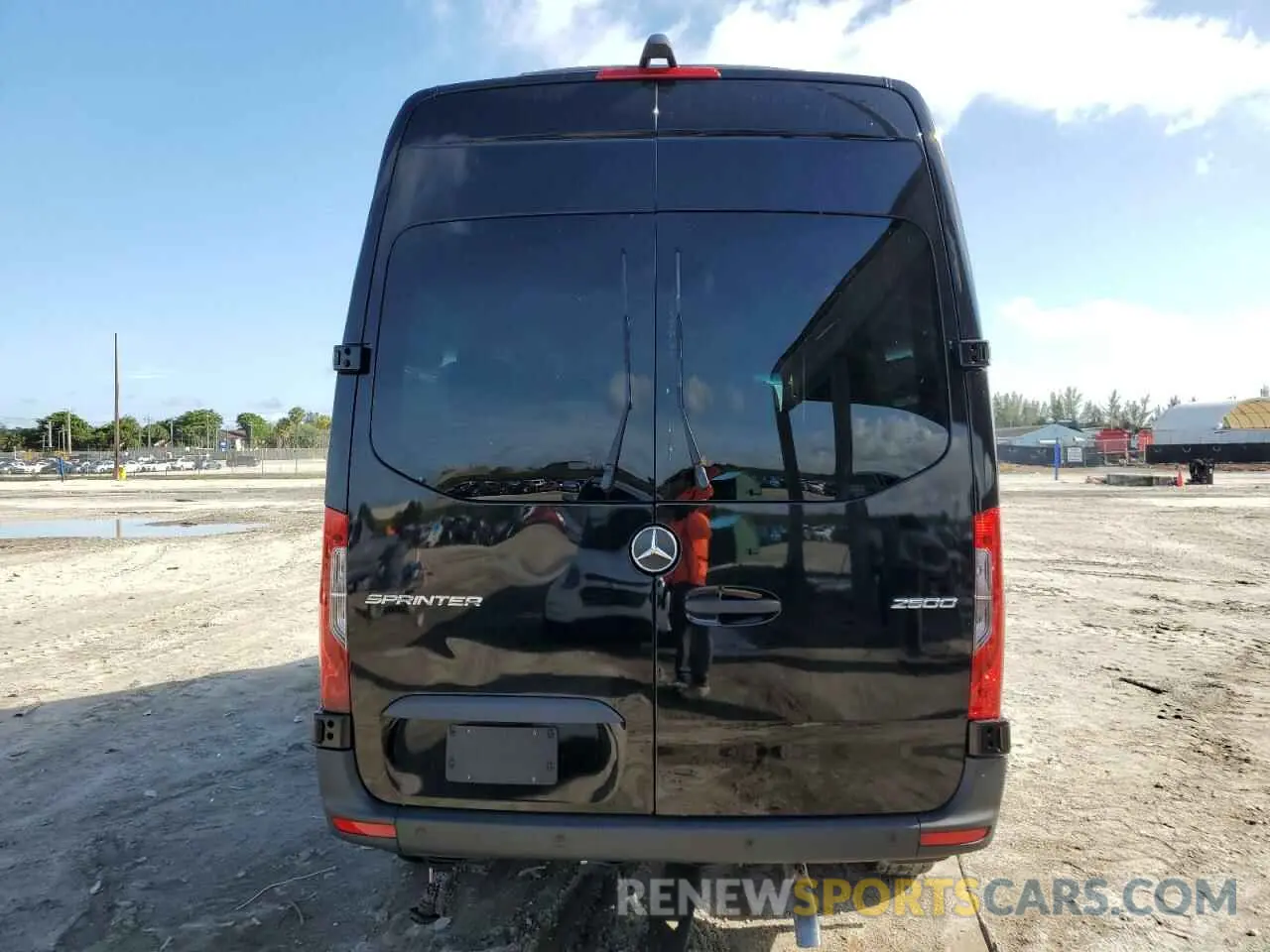 6 Photograph of a damaged car W1Z4NFHY1RP657272 MERCEDES-BENZ SPRINTER 2024