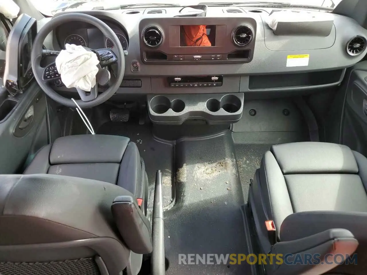 8 Photograph of a damaged car W1Z4NFHY1RP657272 MERCEDES-BENZ SPRINTER 2024