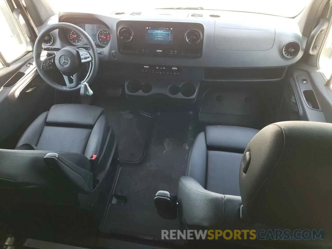 8 Photograph of a damaged car W1Z4NFHYXRP650336 MERCEDES-BENZ SPRINTER 2024