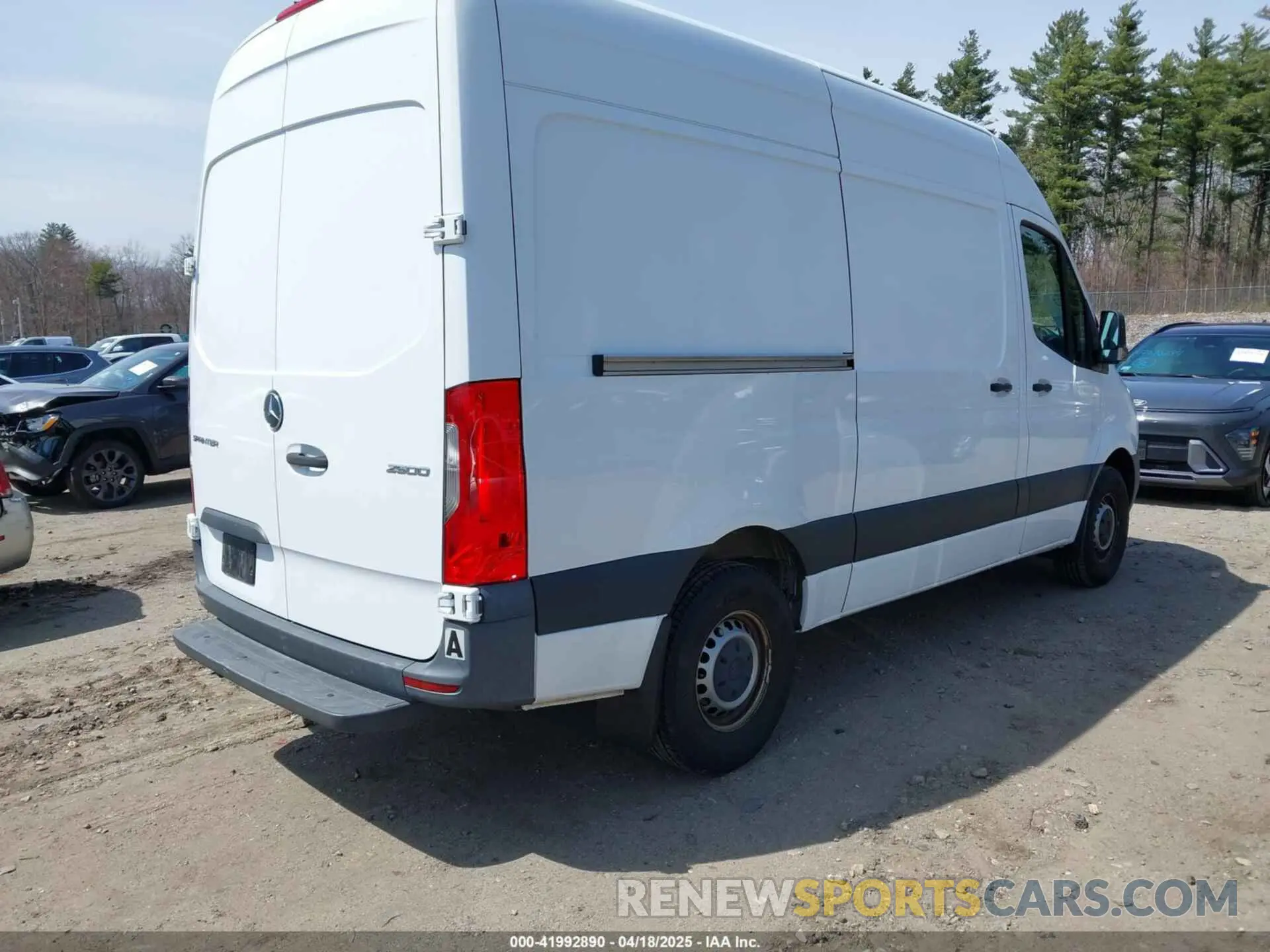 4 Photograph of a damaged car WD3PF0CD4KT003734 MERCEDES-BENZ SPRINTER 2500 2019