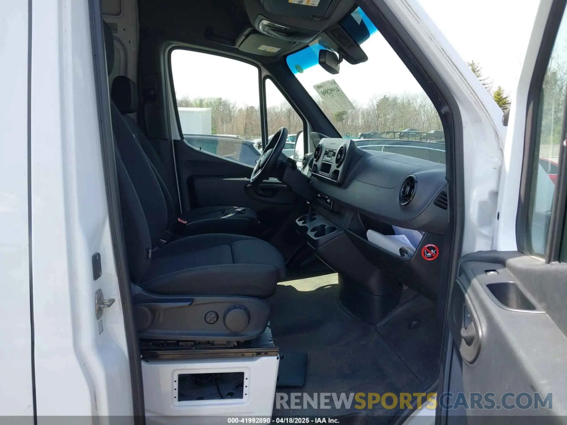 5 Photograph of a damaged car WD3PF0CD4KT003734 MERCEDES-BENZ SPRINTER 2500 2019