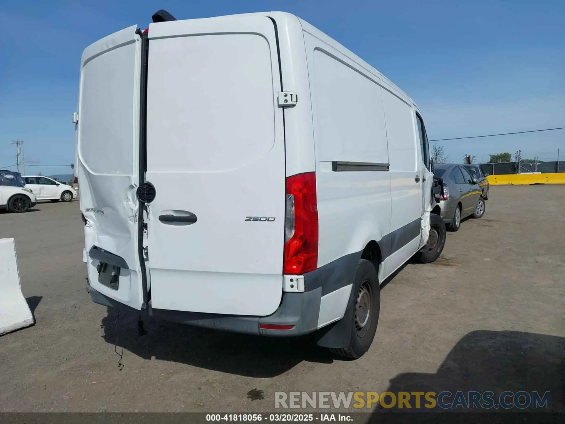 4 Photograph of a damaged car WD3PF0CD6KP024187 MERCEDES-BENZ SPRINTER 2500 2019