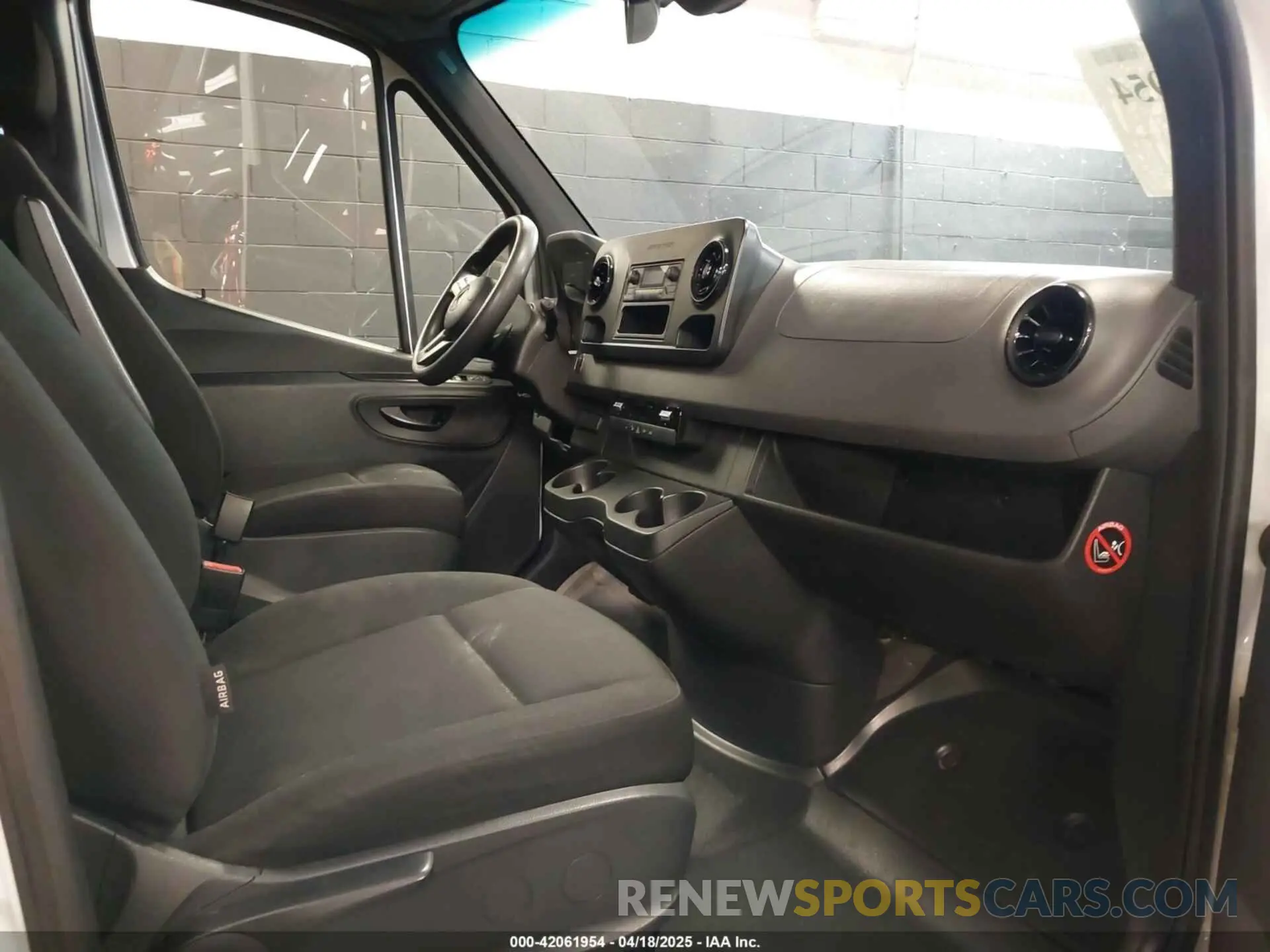 5 Photograph of a damaged car WD3PF0CD7KP054749 MERCEDES-BENZ SPRINTER 2500 2019
