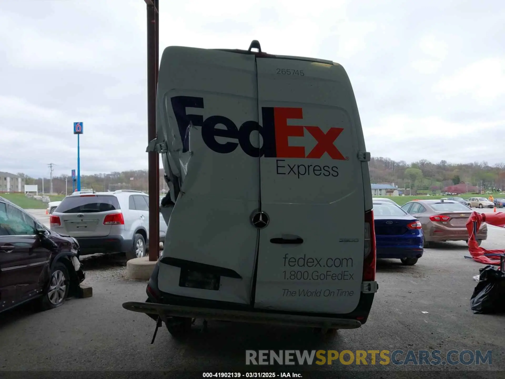 17 Photograph of a damaged car WD3PF1CD7KP105950 MERCEDES-BENZ SPRINTER 2500 2019