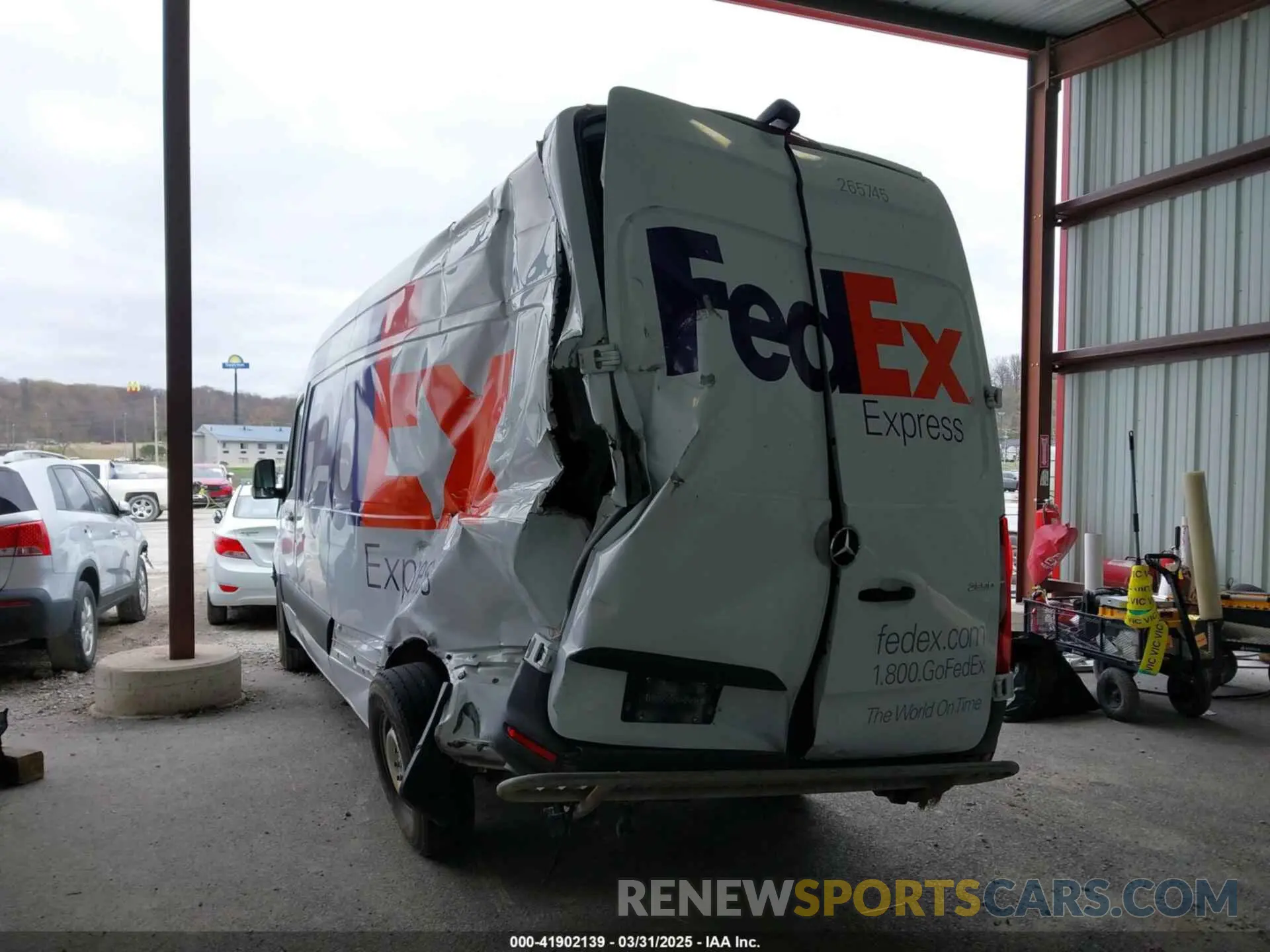 18 Photograph of a damaged car WD3PF1CD7KP105950 MERCEDES-BENZ SPRINTER 2500 2019