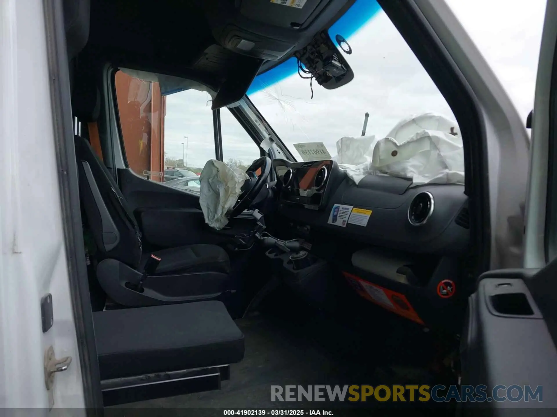 5 Photograph of a damaged car WD3PF1CD7KP105950 MERCEDES-BENZ SPRINTER 2500 2019