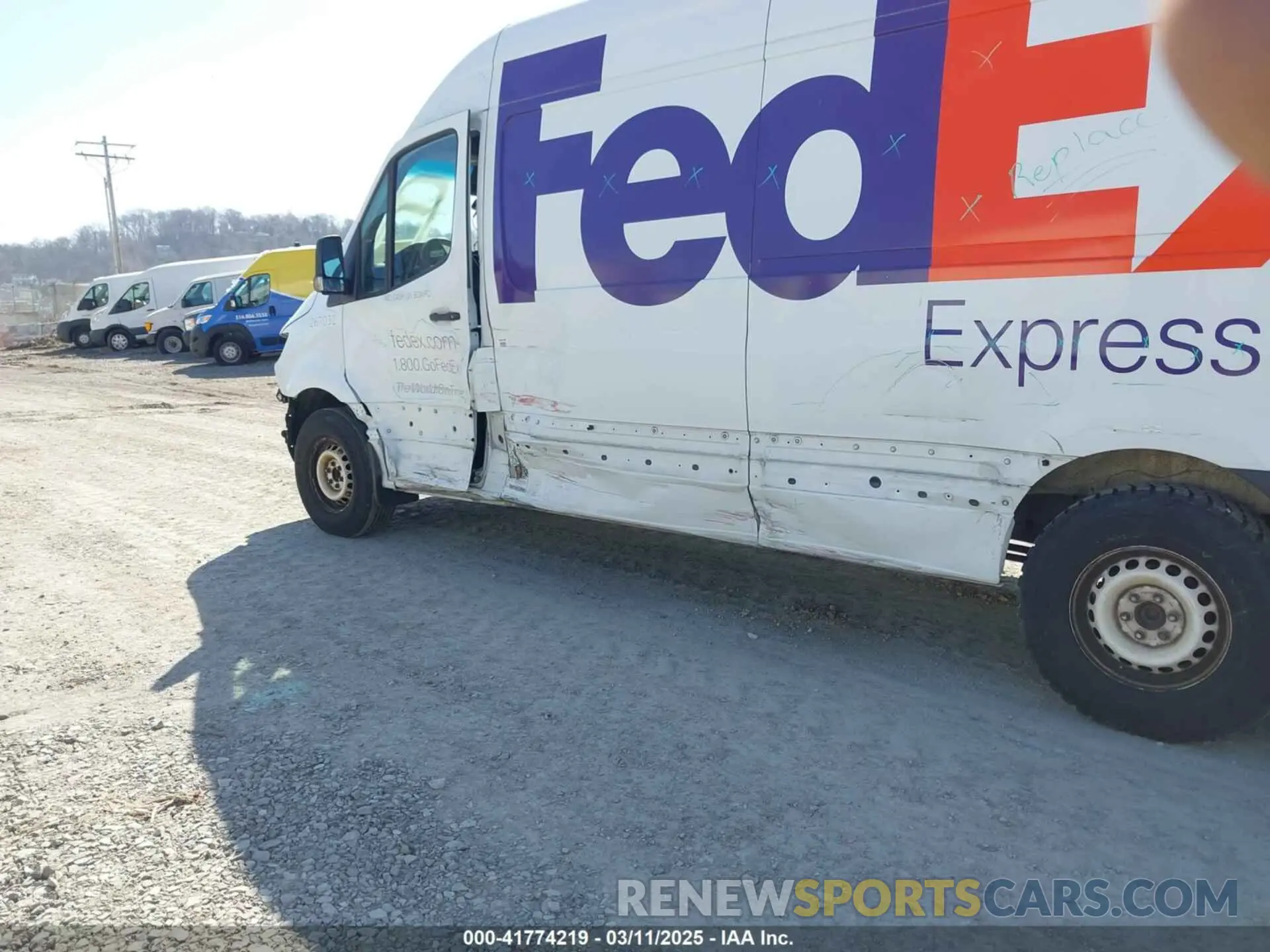 19 Photograph of a damaged car WD3PF1CDXKP148405 MERCEDES-BENZ SPRINTER 2500 2019