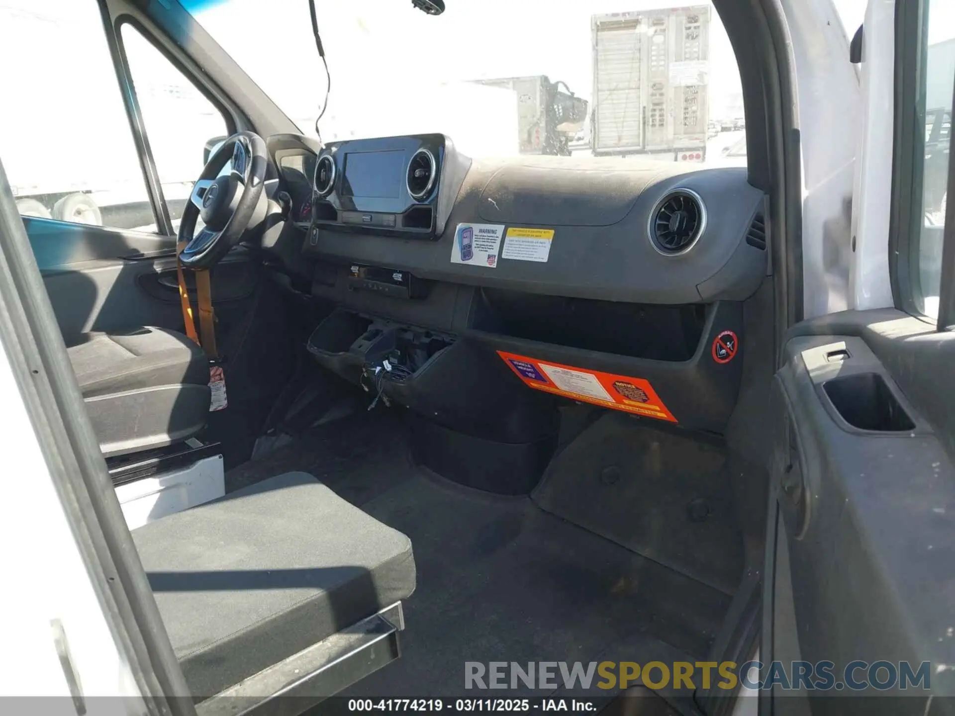 5 Photograph of a damaged car WD3PF1CDXKP148405 MERCEDES-BENZ SPRINTER 2500 2019