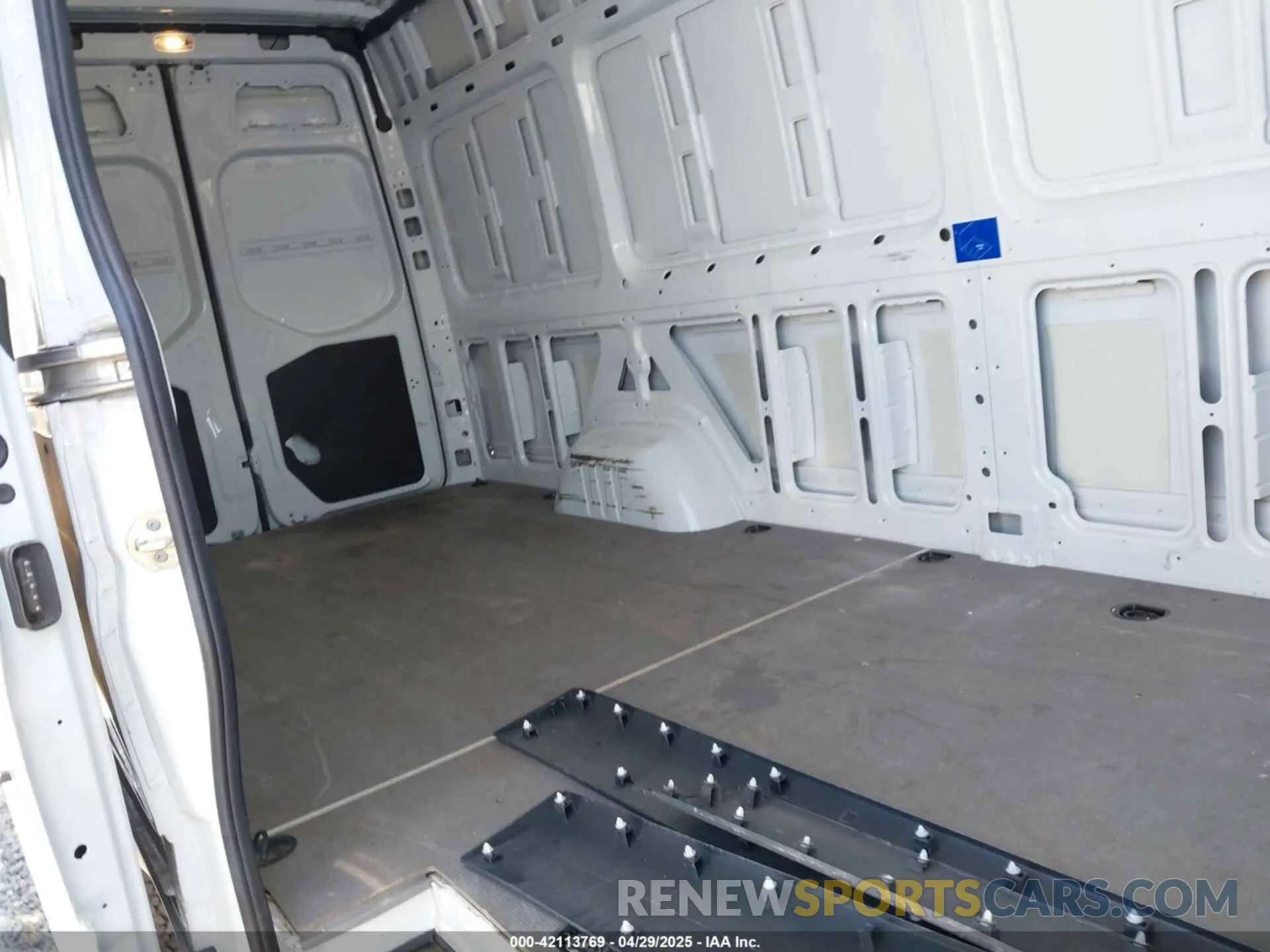8 Photograph of a damaged car WD4FF1CD0KP185437 MERCEDES-BENZ SPRINTER 2500 2019