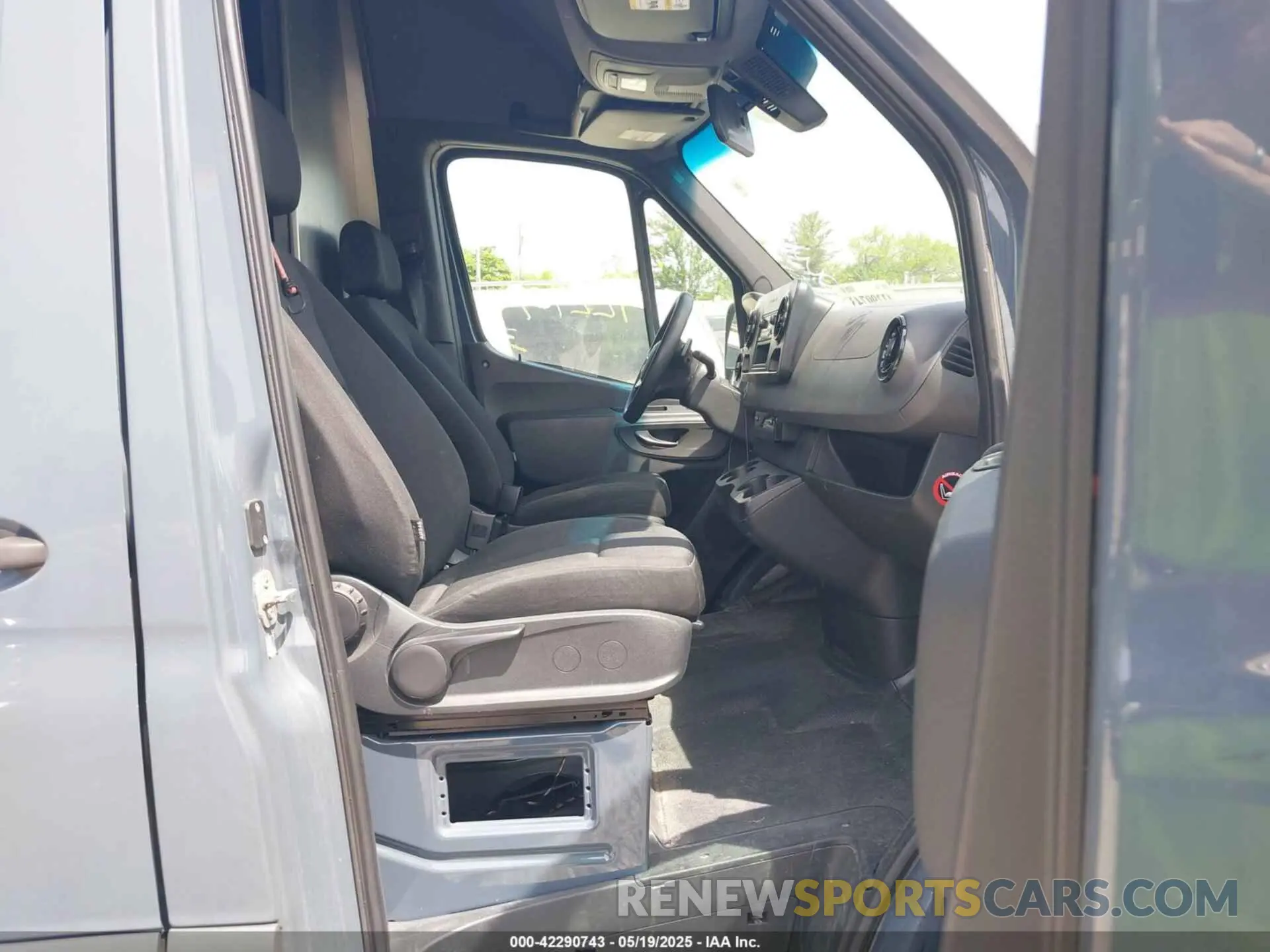 5 Photograph of a damaged car WD4PF0CD0KP103950 MERCEDES-BENZ SPRINTER 2500 2019