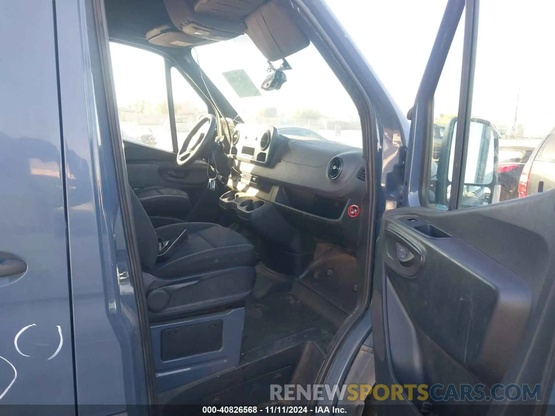 5 Photograph of a damaged car WD4PF0CD1KT004741 MERCEDES-BENZ SPRINTER 2500 2019