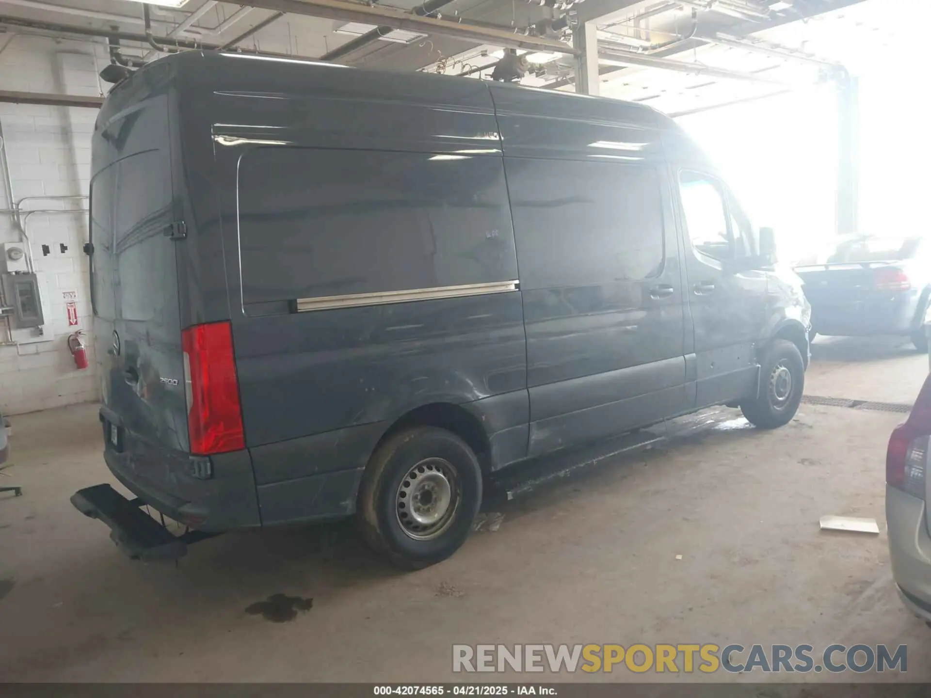 4 Photograph of a damaged car WD4PF0CD1KT004884 MERCEDES-BENZ SPRINTER 2500 2019