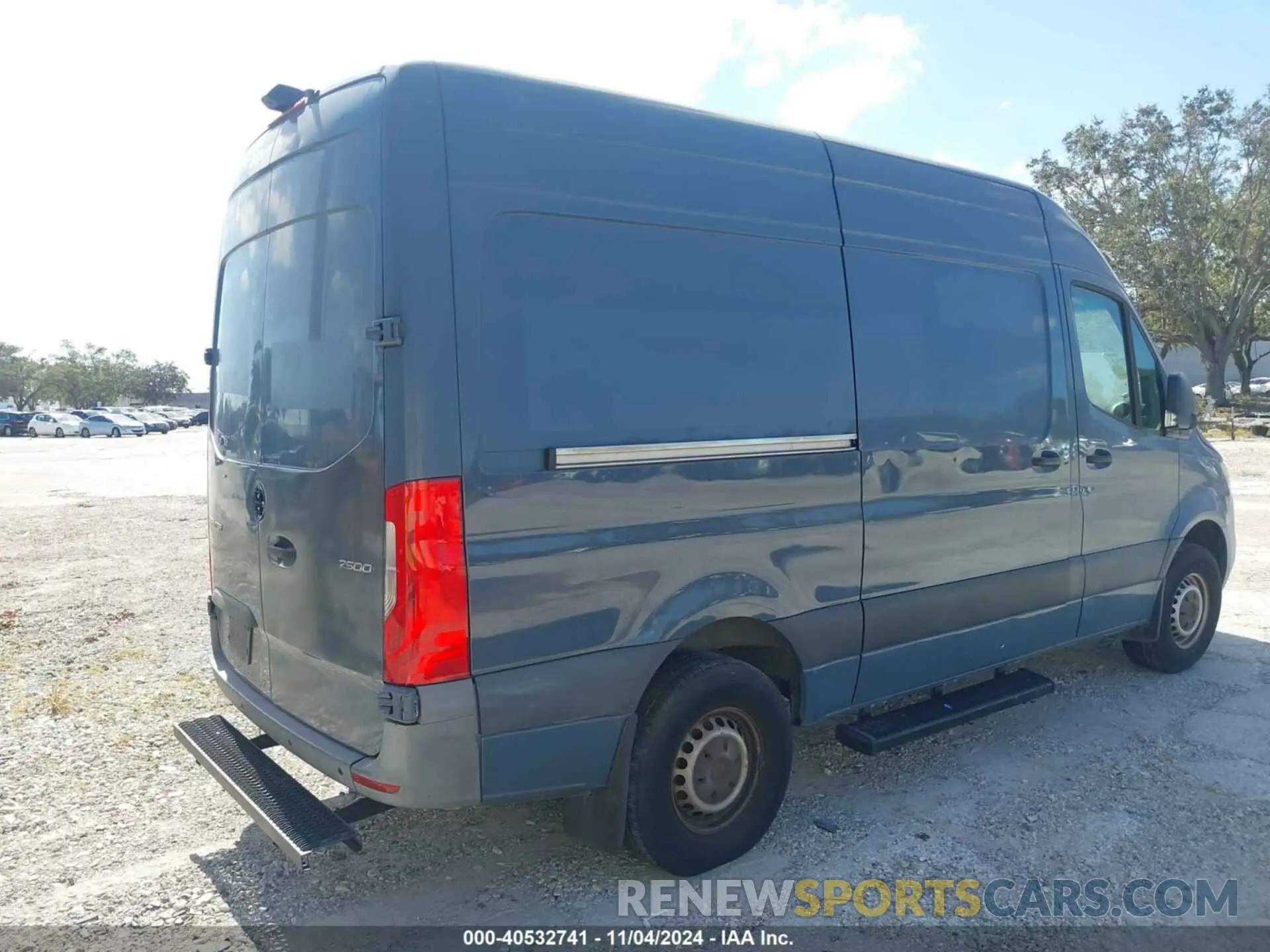 4 Photograph of a damaged car WD4PF0CD1KT004917 MERCEDES-BENZ SPRINTER 2500 2019