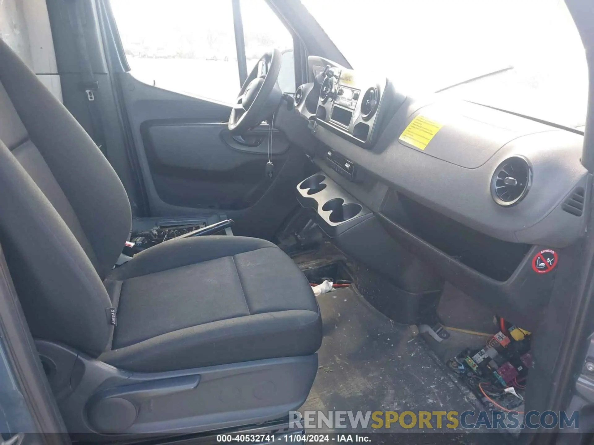 5 Photograph of a damaged car WD4PF0CD1KT004917 MERCEDES-BENZ SPRINTER 2500 2019
