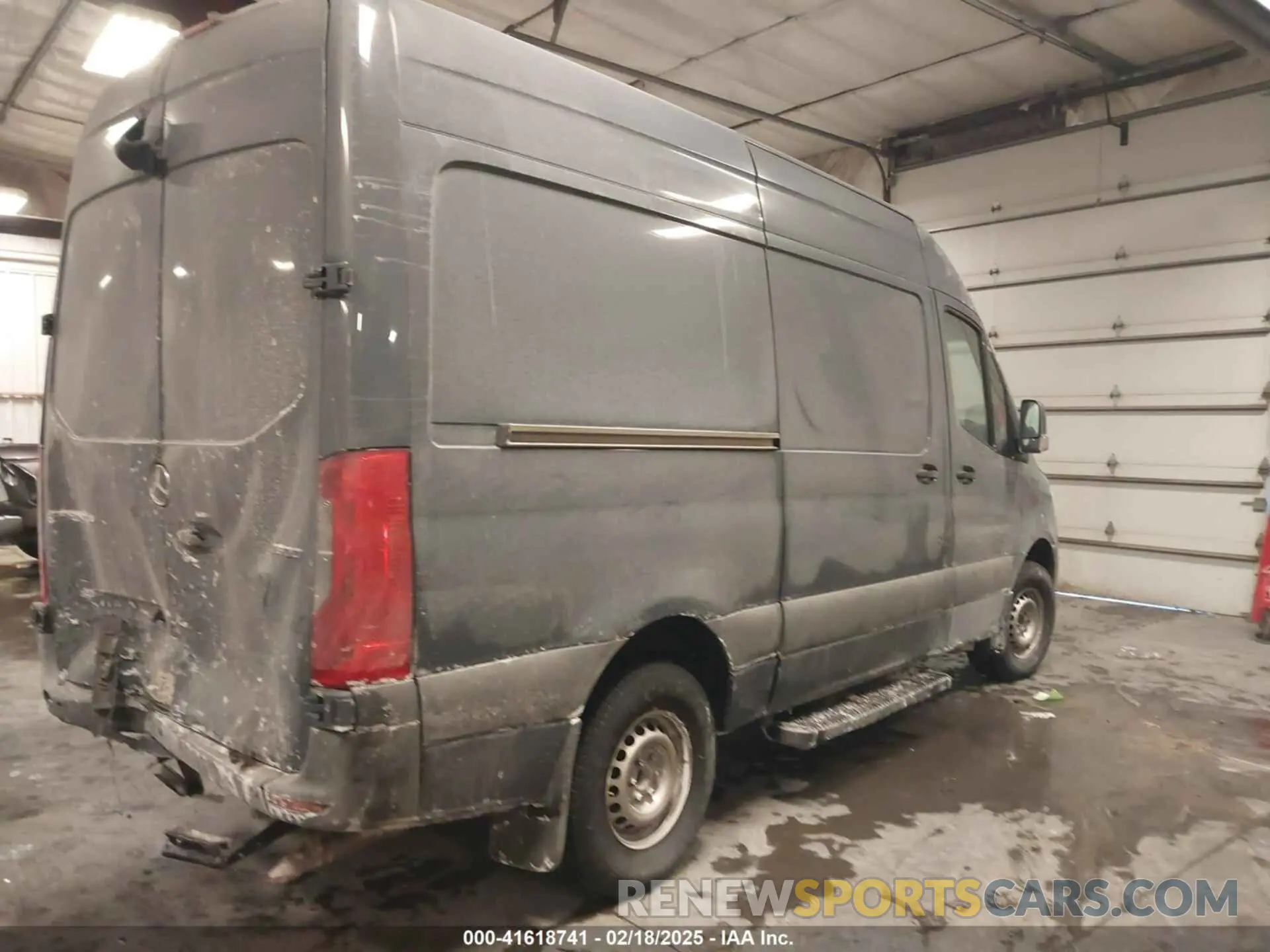 4 Photograph of a damaged car WD4PF0CD5KP088412 MERCEDES-BENZ SPRINTER 2500 2019