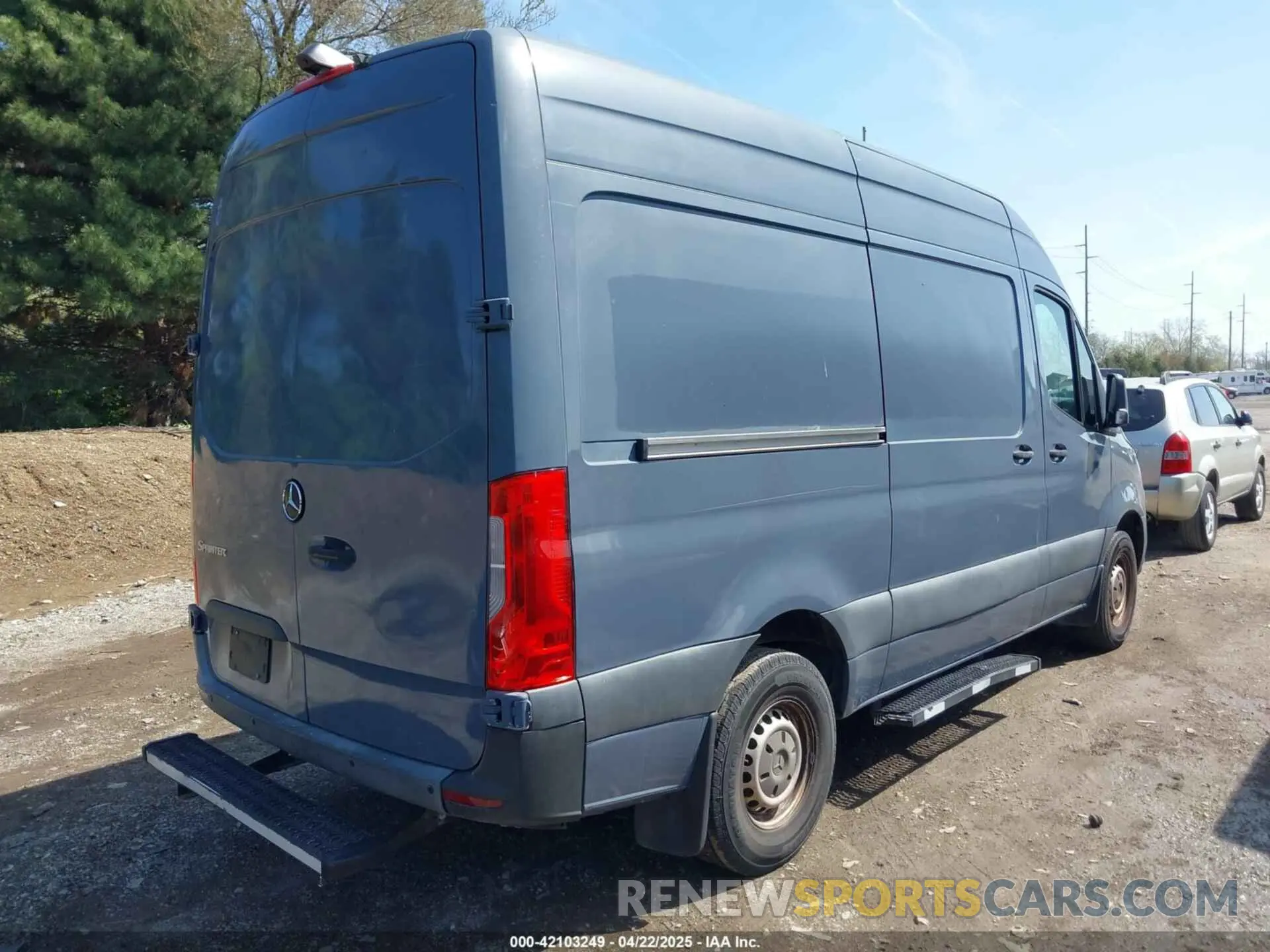 4 Photograph of a damaged car WD4PF0CD6KP044032 MERCEDES-BENZ SPRINTER 2500 2019