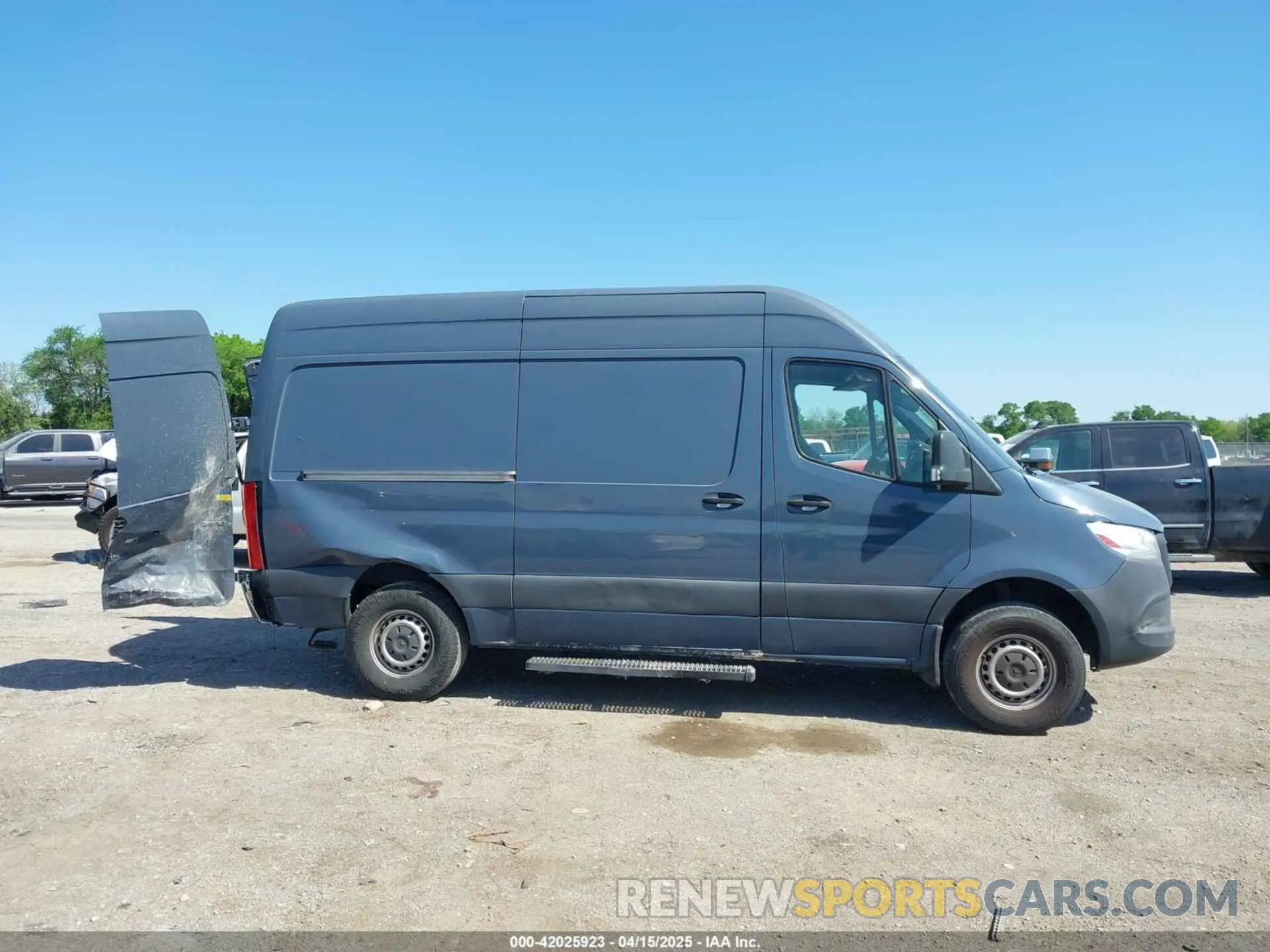 13 Photograph of a damaged car WD4PF0CD8KP042279 MERCEDES-BENZ SPRINTER 2500 2019