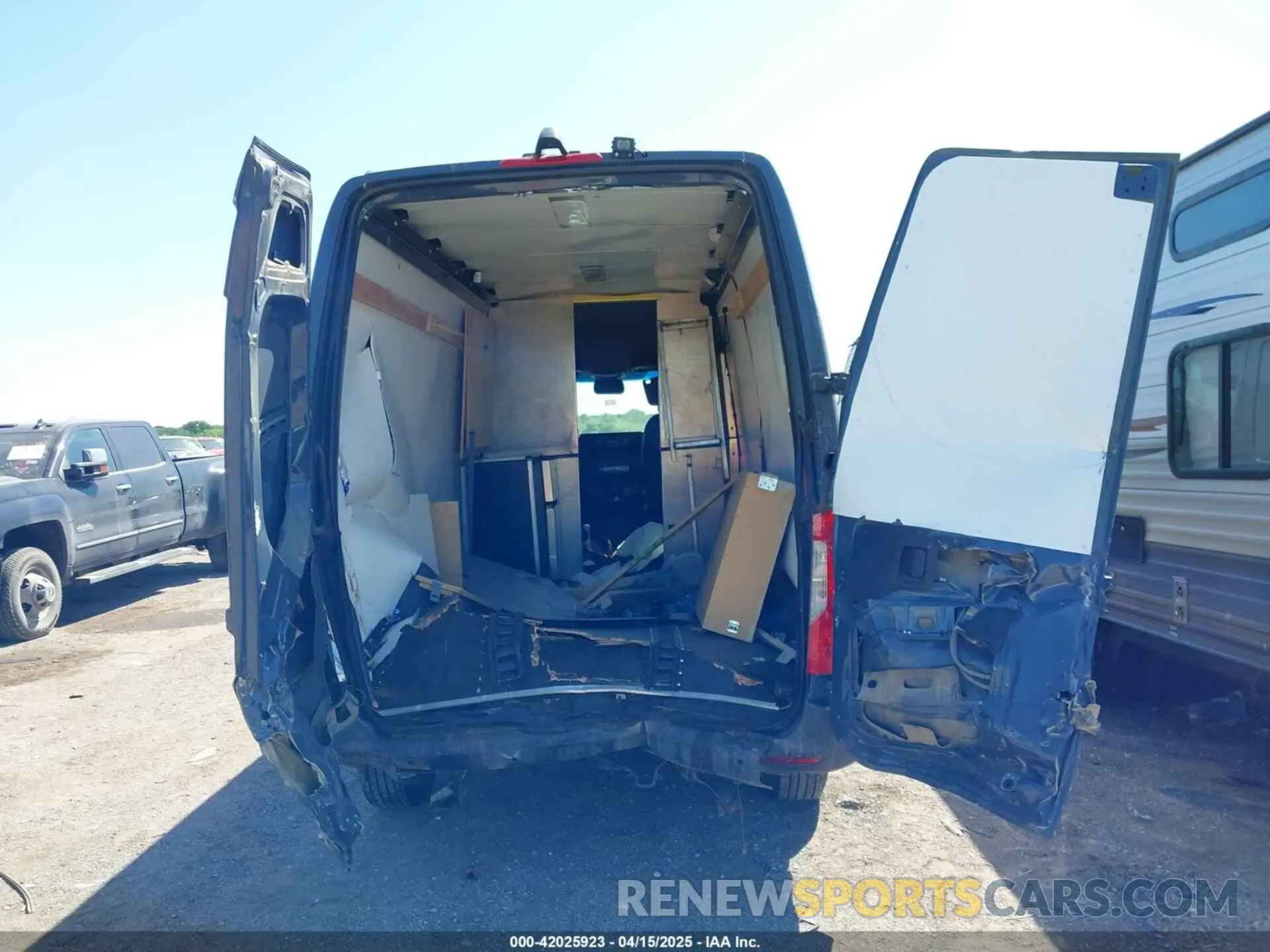 16 Photograph of a damaged car WD4PF0CD8KP042279 MERCEDES-BENZ SPRINTER 2500 2019