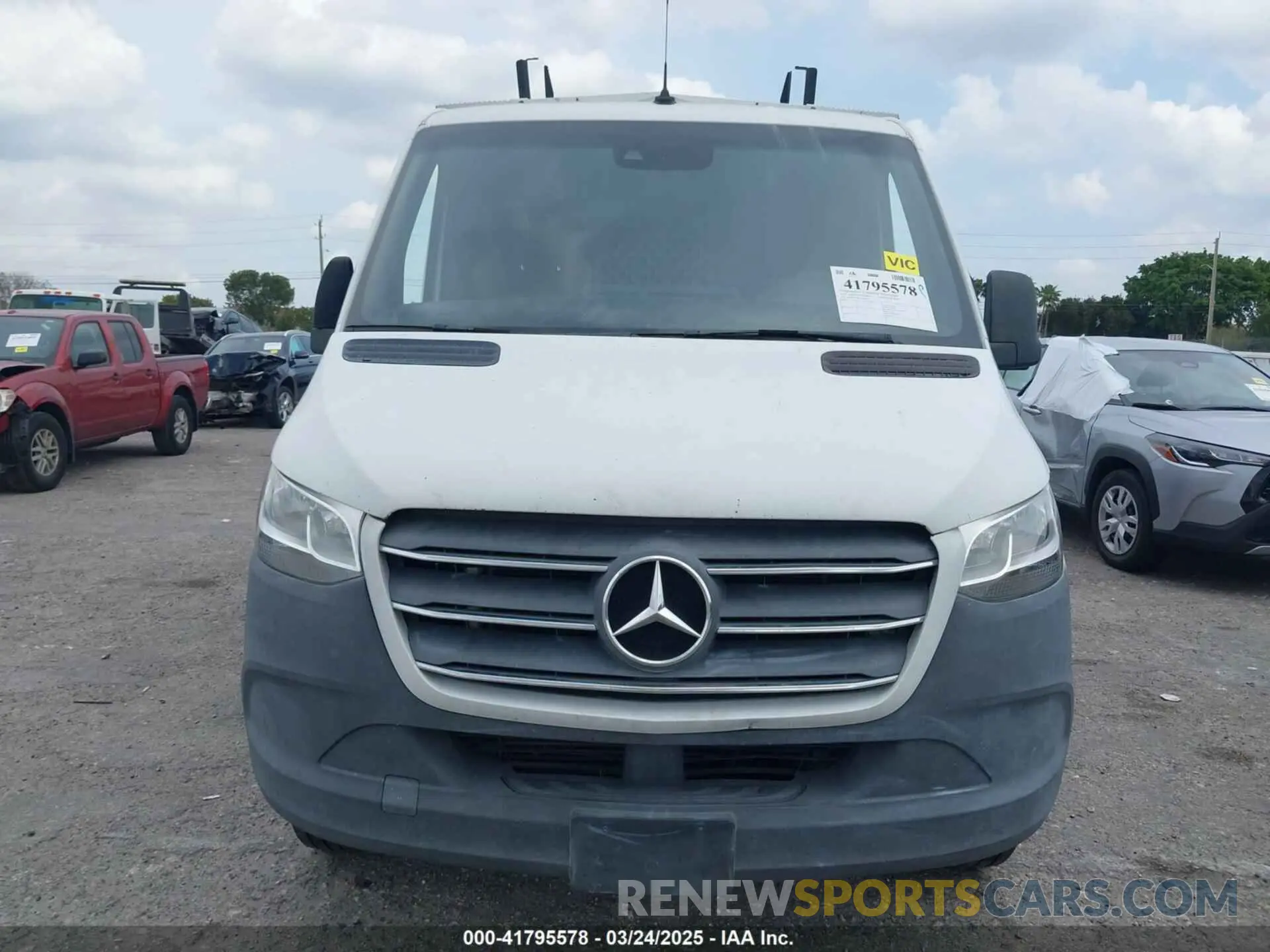 12 Photograph of a damaged car WD4PF0CD8KT001089 MERCEDES-BENZ SPRINTER 2500 2019