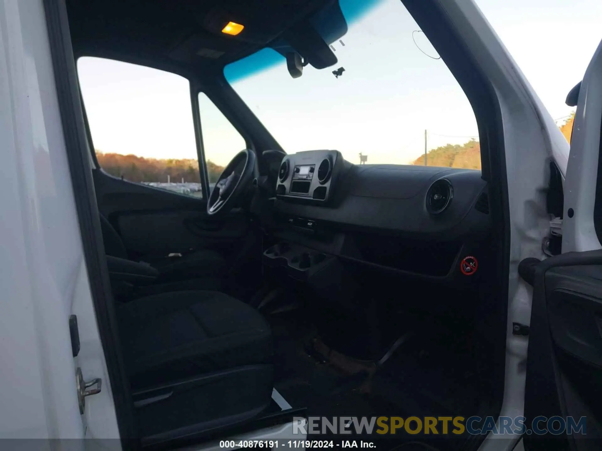 5 Photograph of a damaged car WD4PF1CD0KT011539 MERCEDES-BENZ SPRINTER 2500 2019