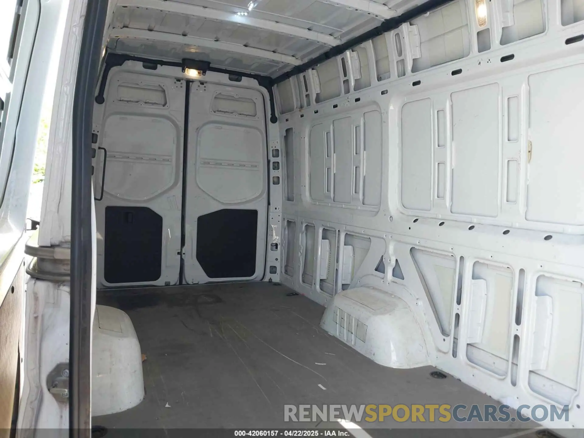 8 Photograph of a damaged car WD4PF1CD1KP109309 MERCEDES-BENZ SPRINTER 2500 2019