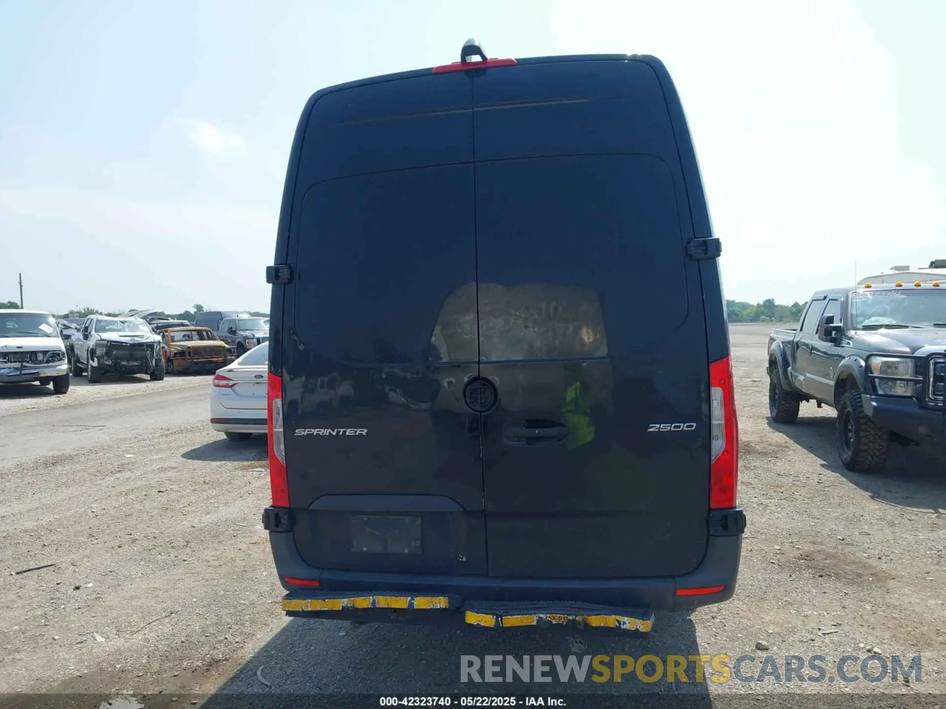 16 Photograph of a damaged car WD4PF1CD1KP173995 MERCEDES-BENZ SPRINTER 2500 2019
