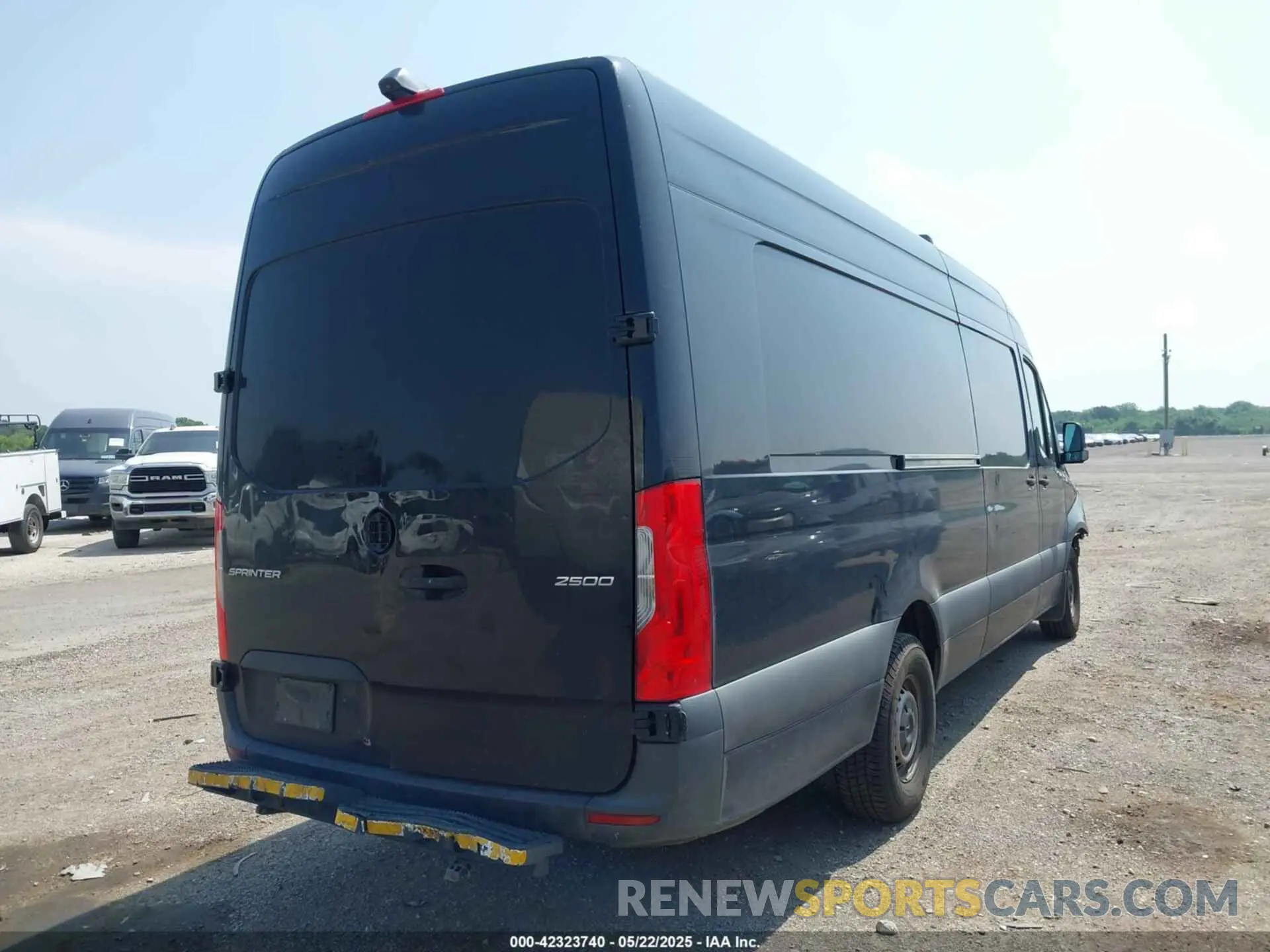 4 Photograph of a damaged car WD4PF1CD1KP173995 MERCEDES-BENZ SPRINTER 2500 2019