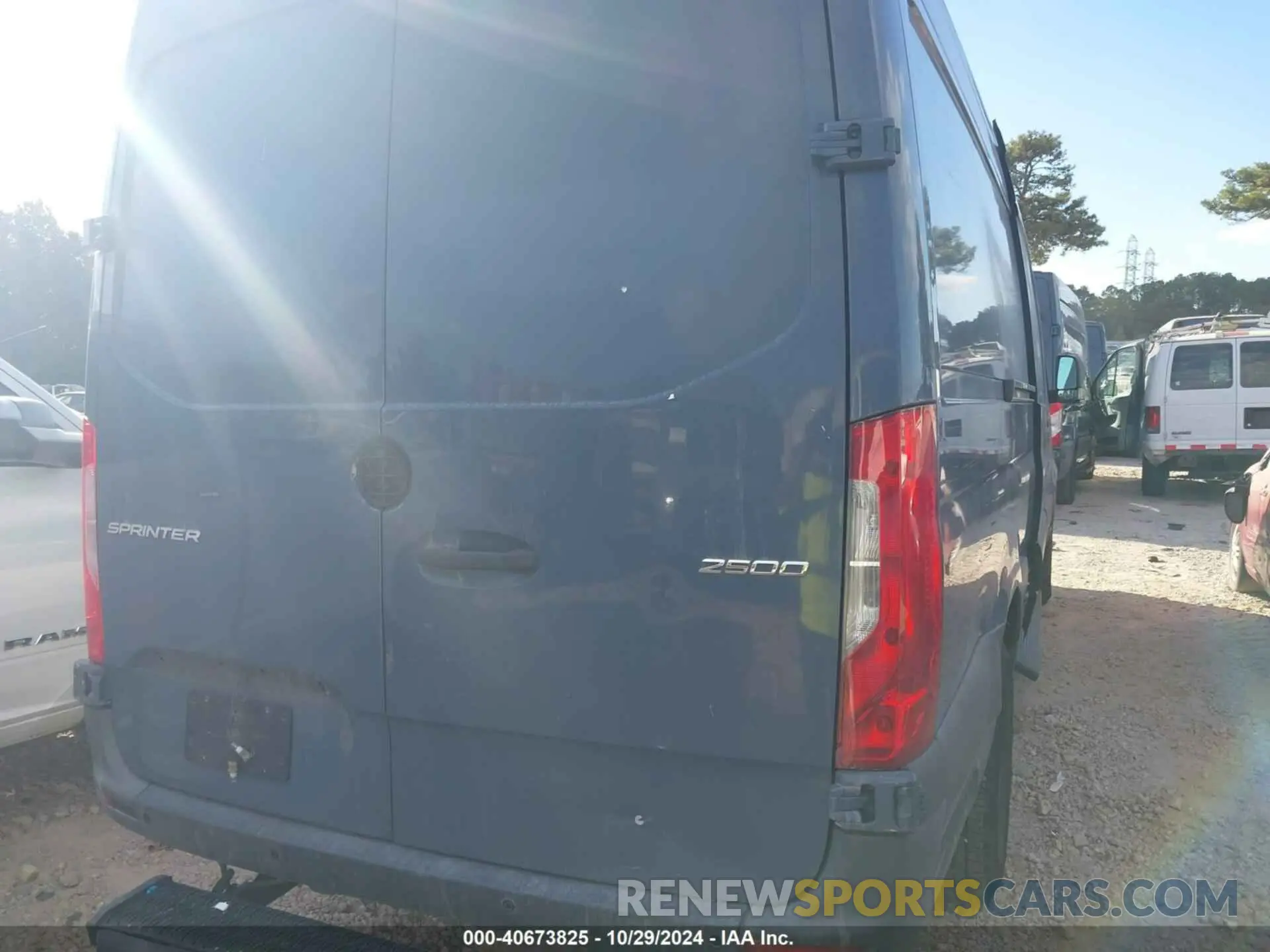 4 Photograph of a damaged car WD4PF1CD3KP128976 MERCEDES-BENZ SPRINTER 2500 2019