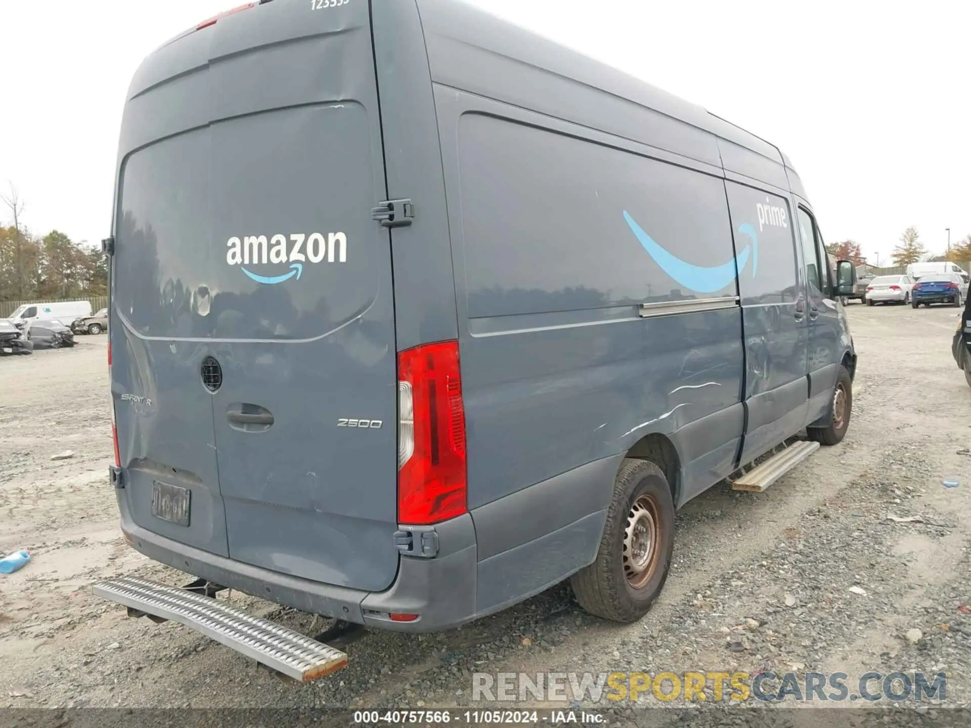 4 Photograph of a damaged car WD4PF1CD7KP131721 MERCEDES-BENZ SPRINTER 2500 2019