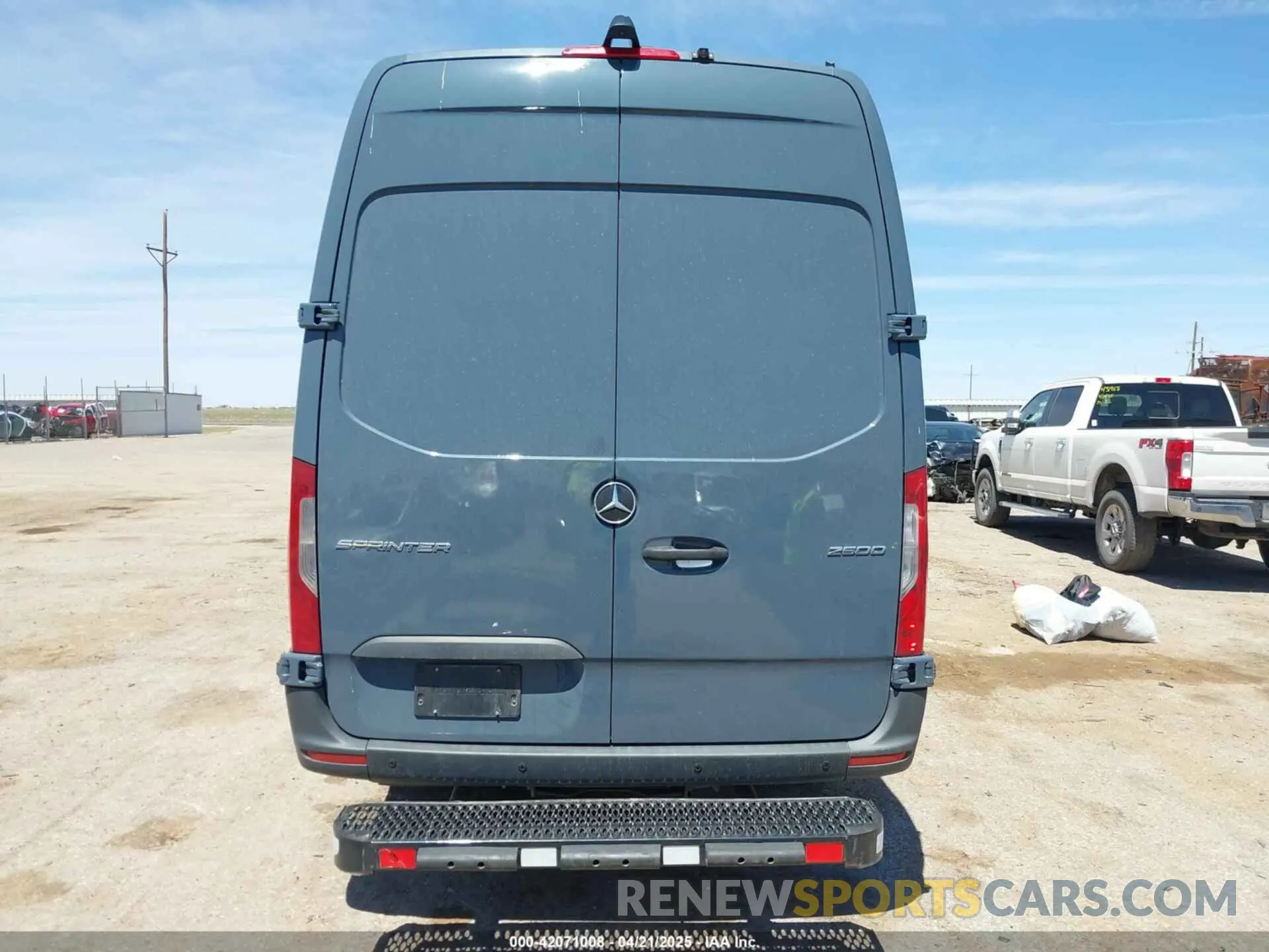 17 Photograph of a damaged car WD4PF1CD8KP126799 MERCEDES-BENZ SPRINTER 2500 2019