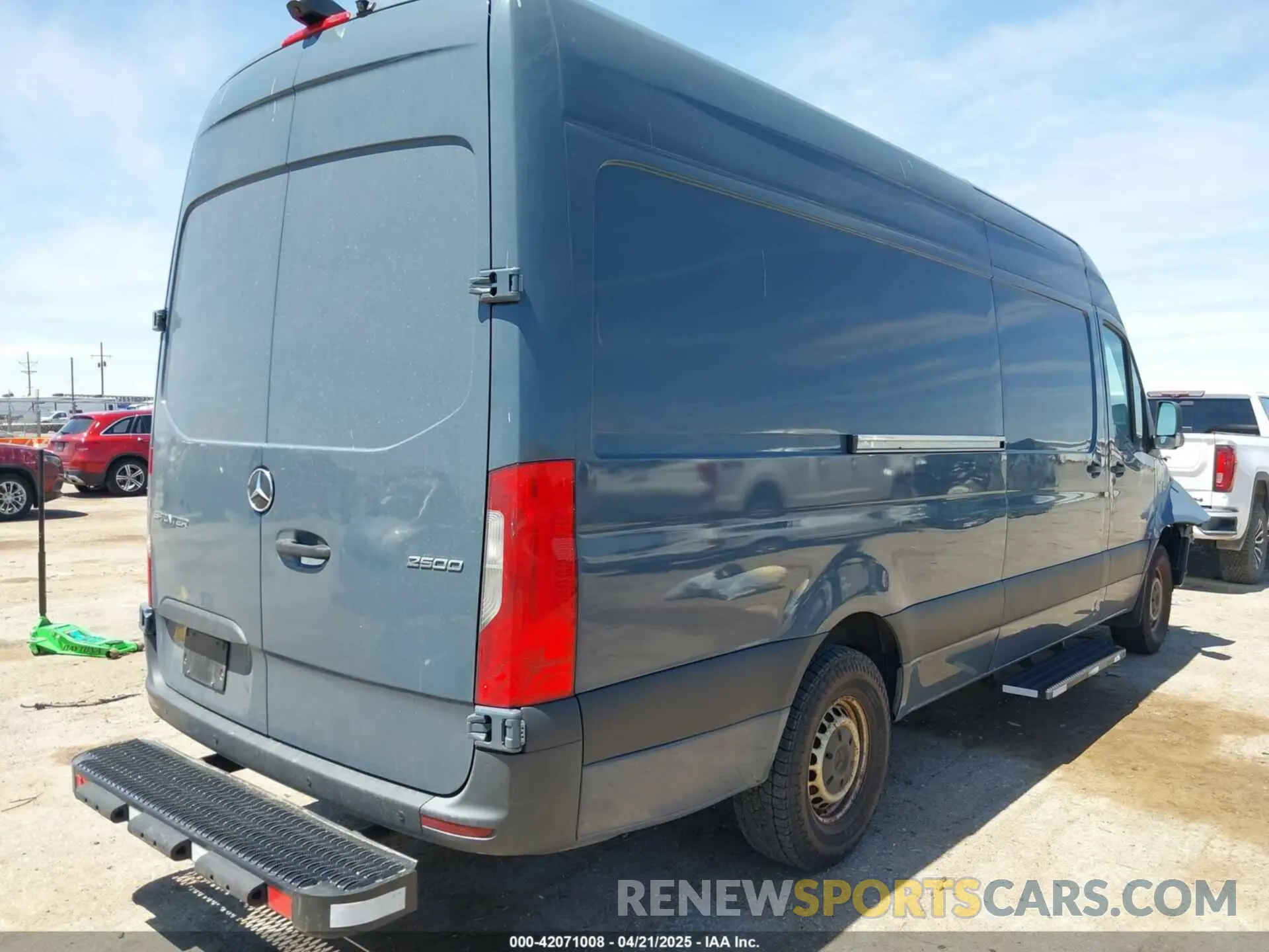 4 Photograph of a damaged car WD4PF1CD8KP126799 MERCEDES-BENZ SPRINTER 2500 2019