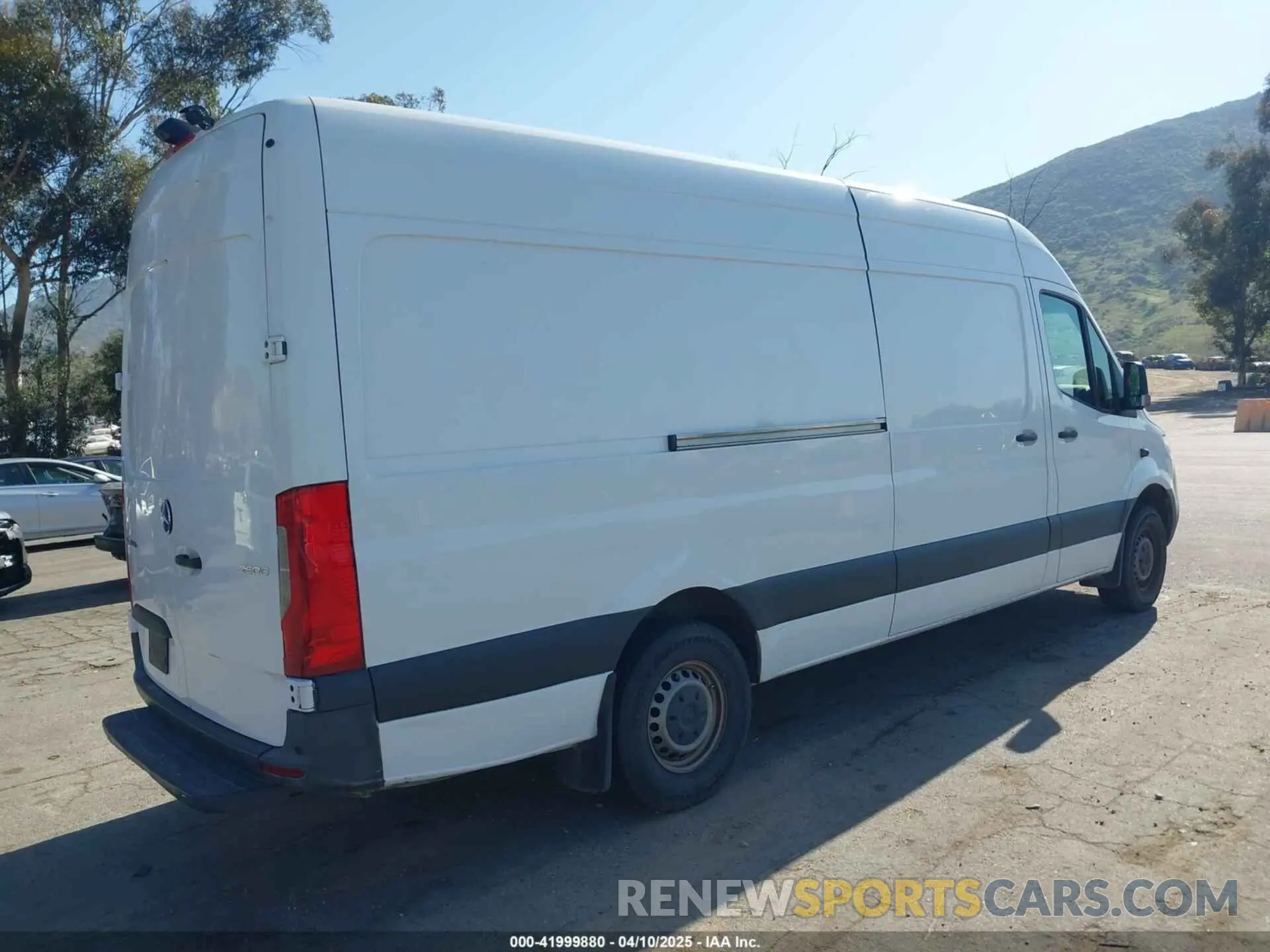 4 Photograph of a damaged car WD4PF1ED2KT013726 MERCEDES-BENZ SPRINTER 2500 2019