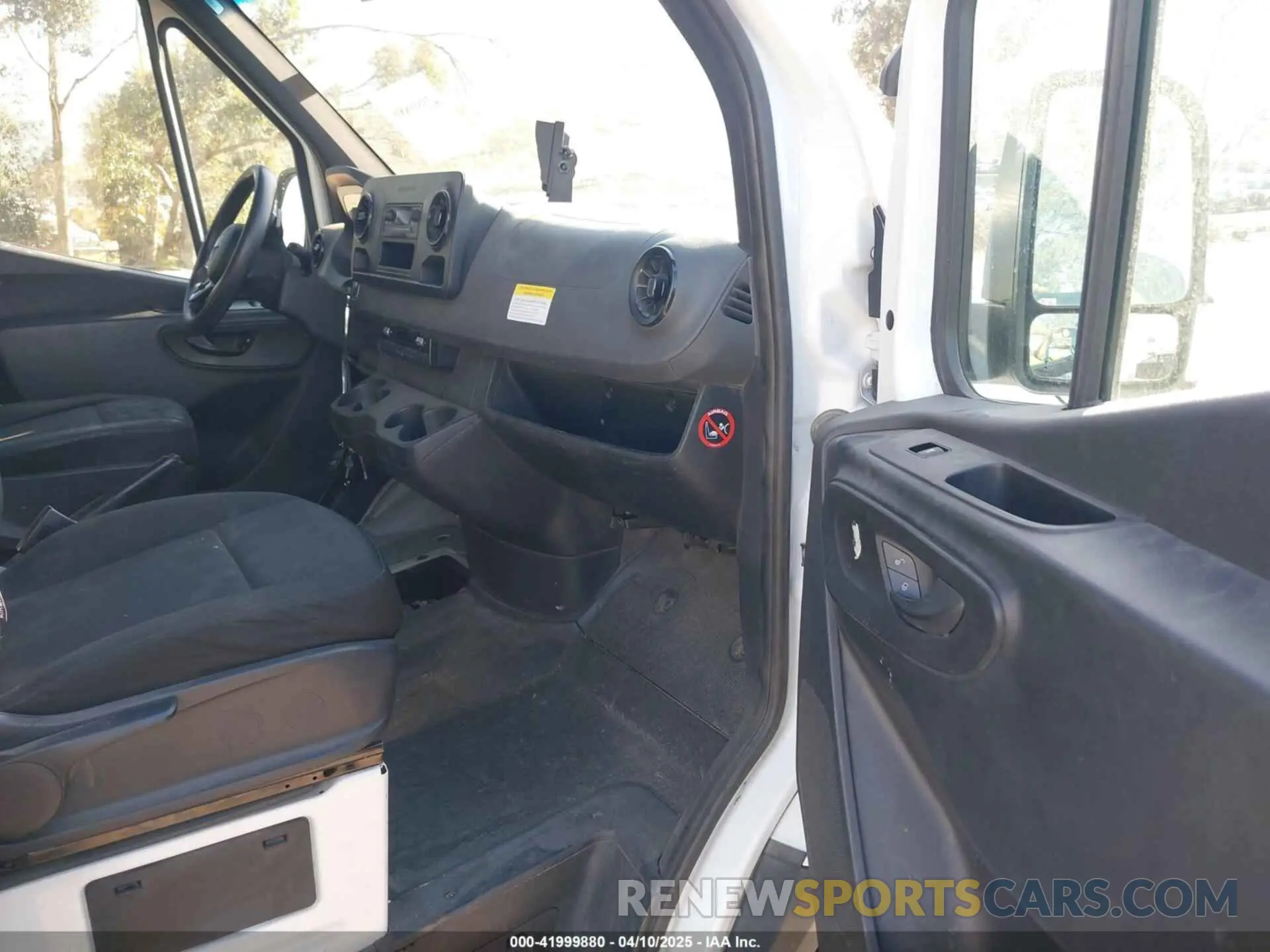 5 Photograph of a damaged car WD4PF1ED2KT013726 MERCEDES-BENZ SPRINTER 2500 2019