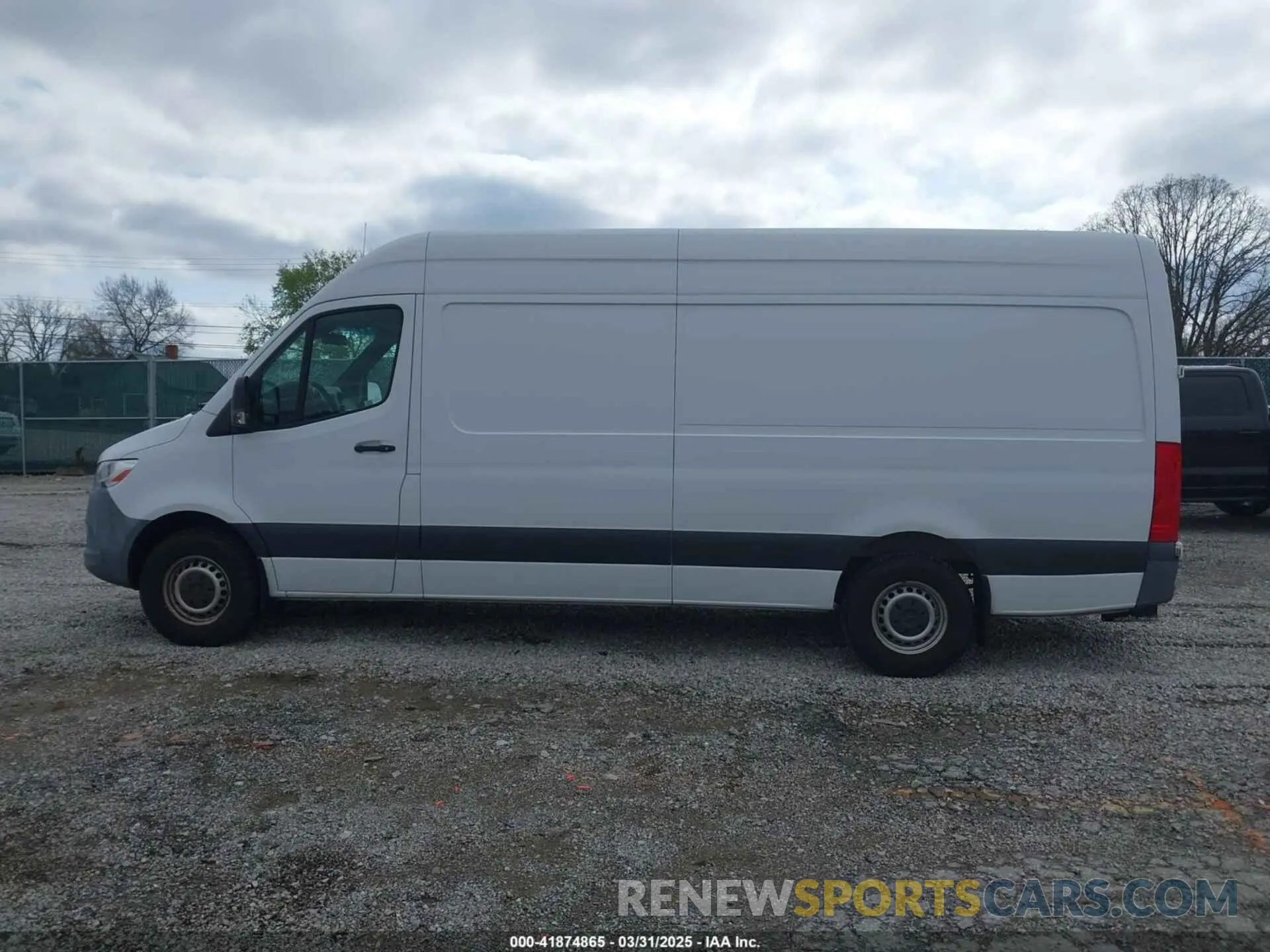 14 Photograph of a damaged car WD4PF1ED7KT008196 MERCEDES-BENZ SPRINTER 2500 2019