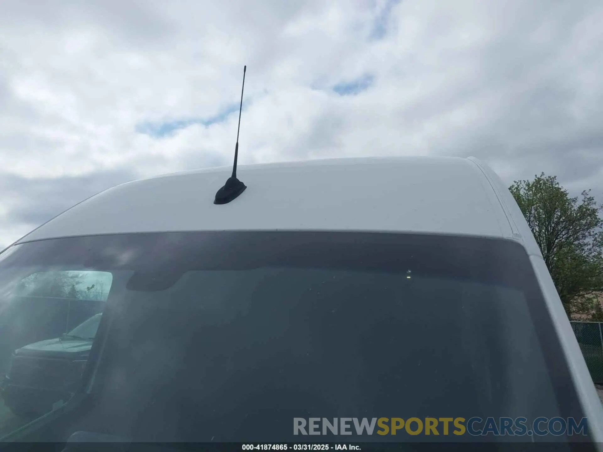 17 Photograph of a damaged car WD4PF1ED7KT008196 MERCEDES-BENZ SPRINTER 2500 2019