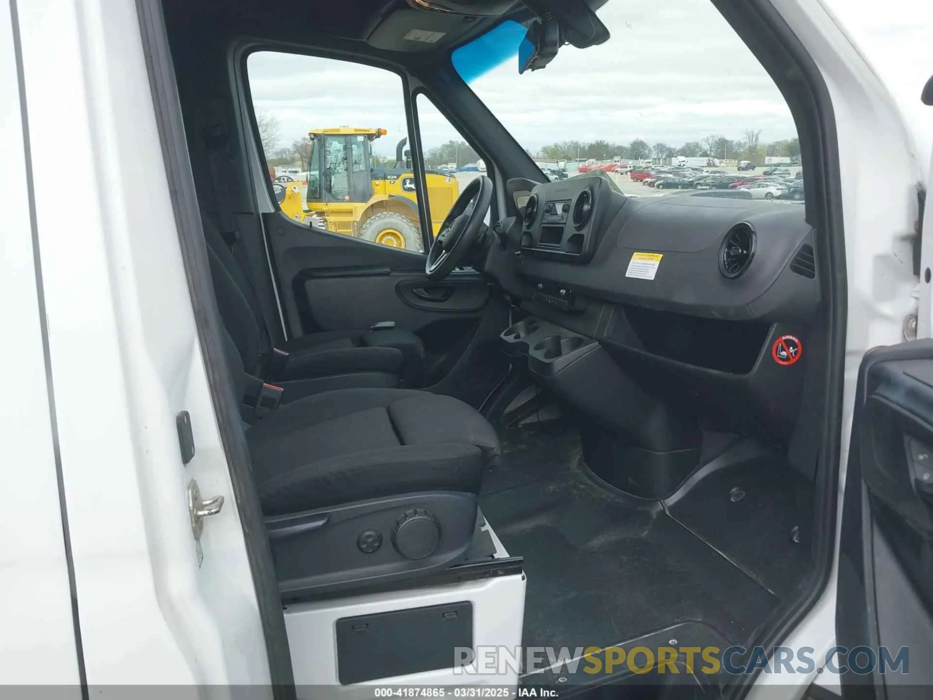5 Photograph of a damaged car WD4PF1ED7KT008196 MERCEDES-BENZ SPRINTER 2500 2019