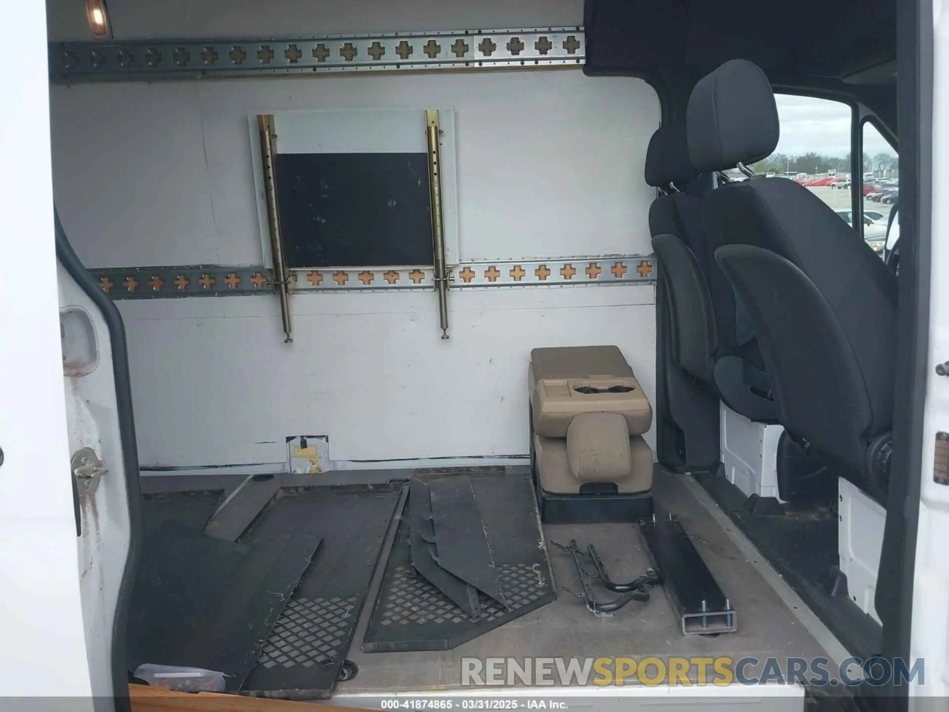 8 Photograph of a damaged car WD4PF1ED7KT008196 MERCEDES-BENZ SPRINTER 2500 2019