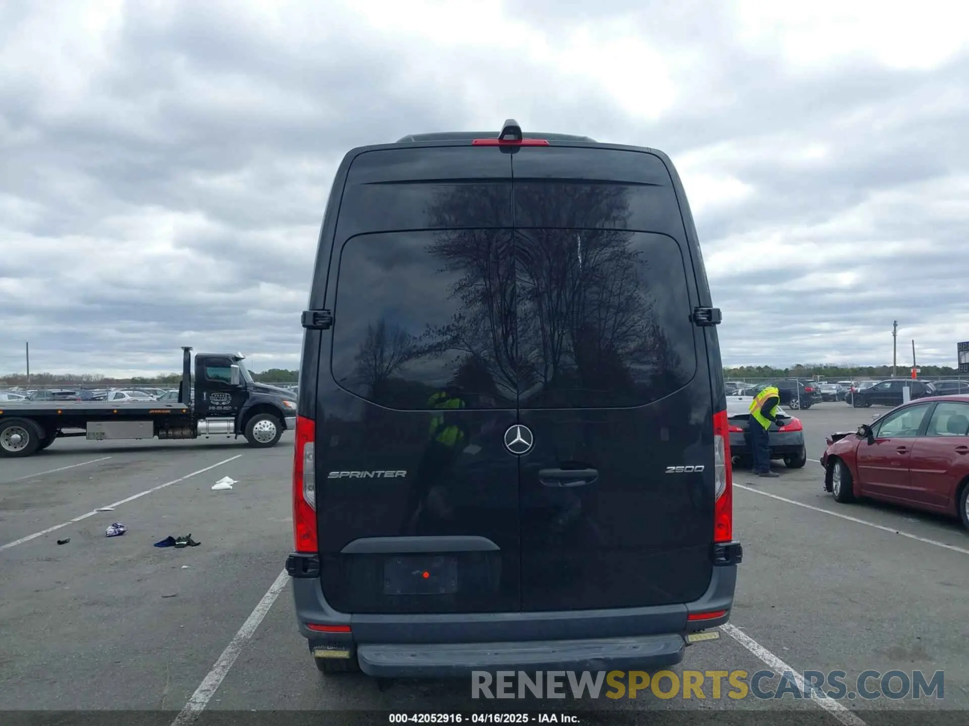 16 Photograph of a damaged car WDZPF0CD3KP130537 MERCEDES-BENZ SPRINTER 2500 2019