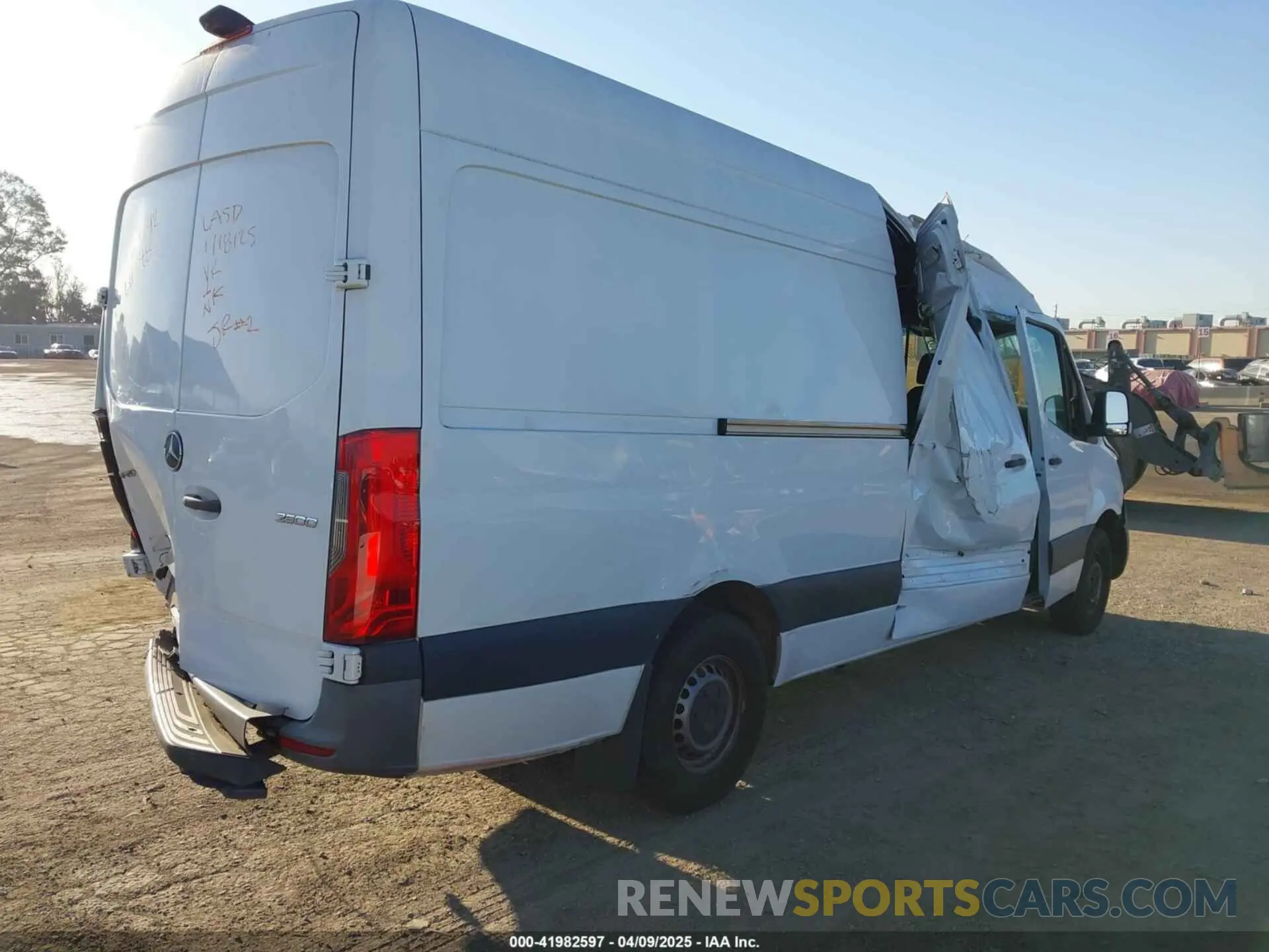 4 Photograph of a damaged car W1W4ECHY3LT034942 MERCEDES-BENZ SPRINTER 2500 2020