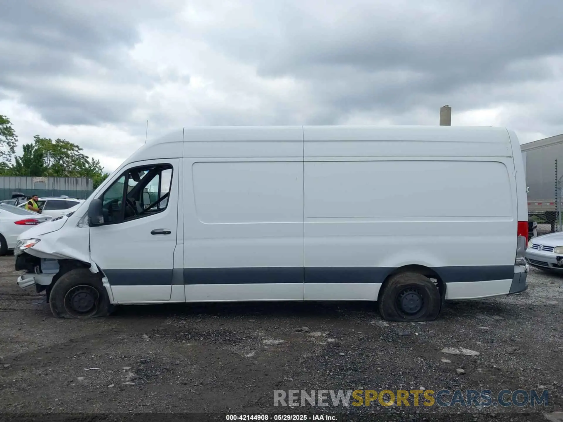 13 Photograph of a damaged car W1Y4ECHY8LT034376 MERCEDES-BENZ SPRINTER 2500 2020