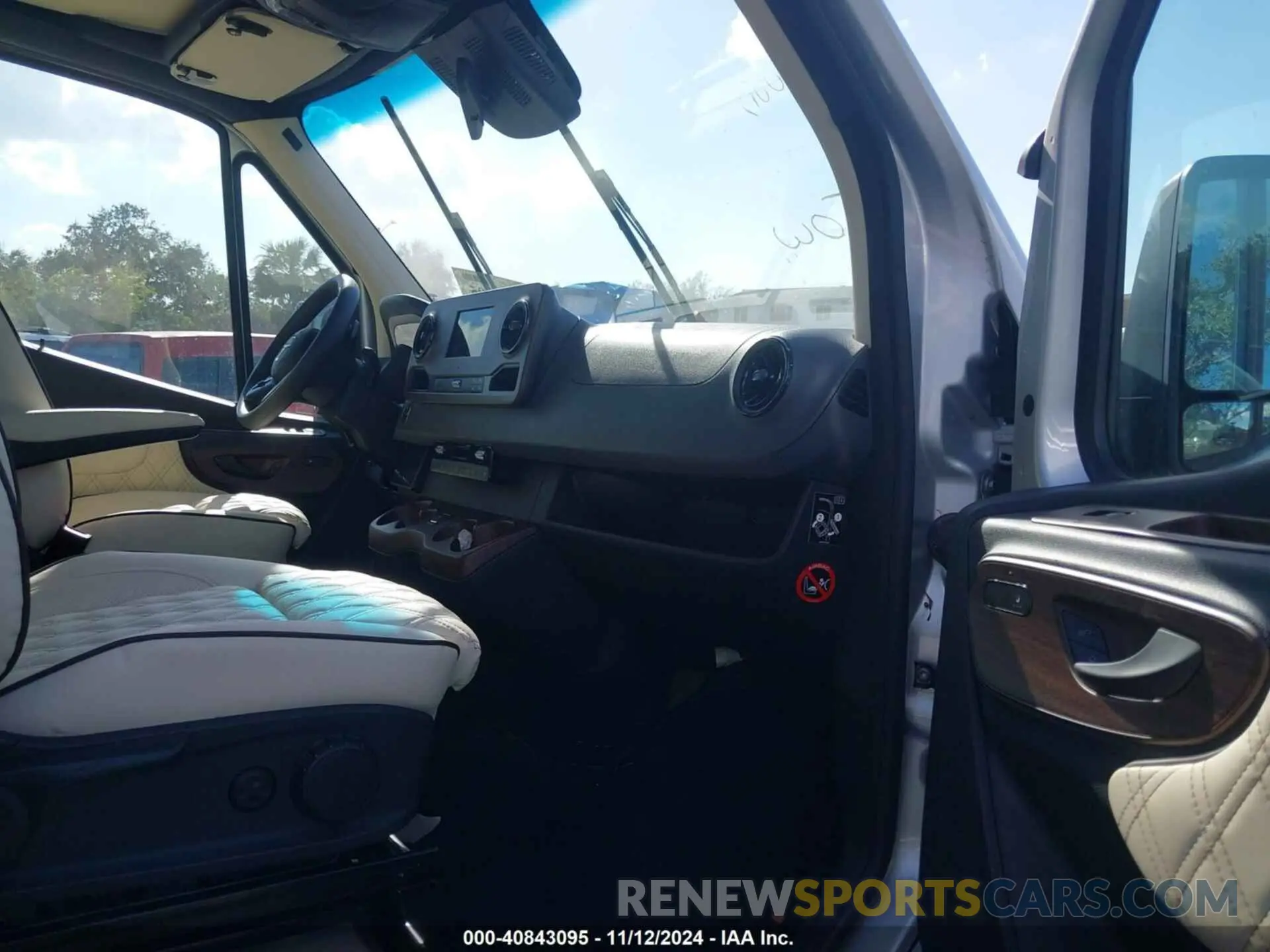 5 Photograph of a damaged car W1X4EBHY5MP429379 MERCEDES-BENZ SPRINTER 2500 2021