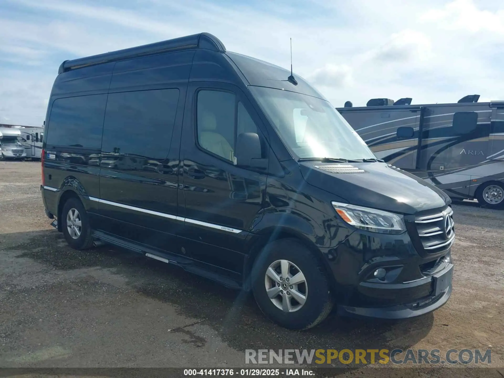 1 Photograph of a damaged car W1X4EBHY8MP408560 MERCEDES-BENZ SPRINTER 2500 2021