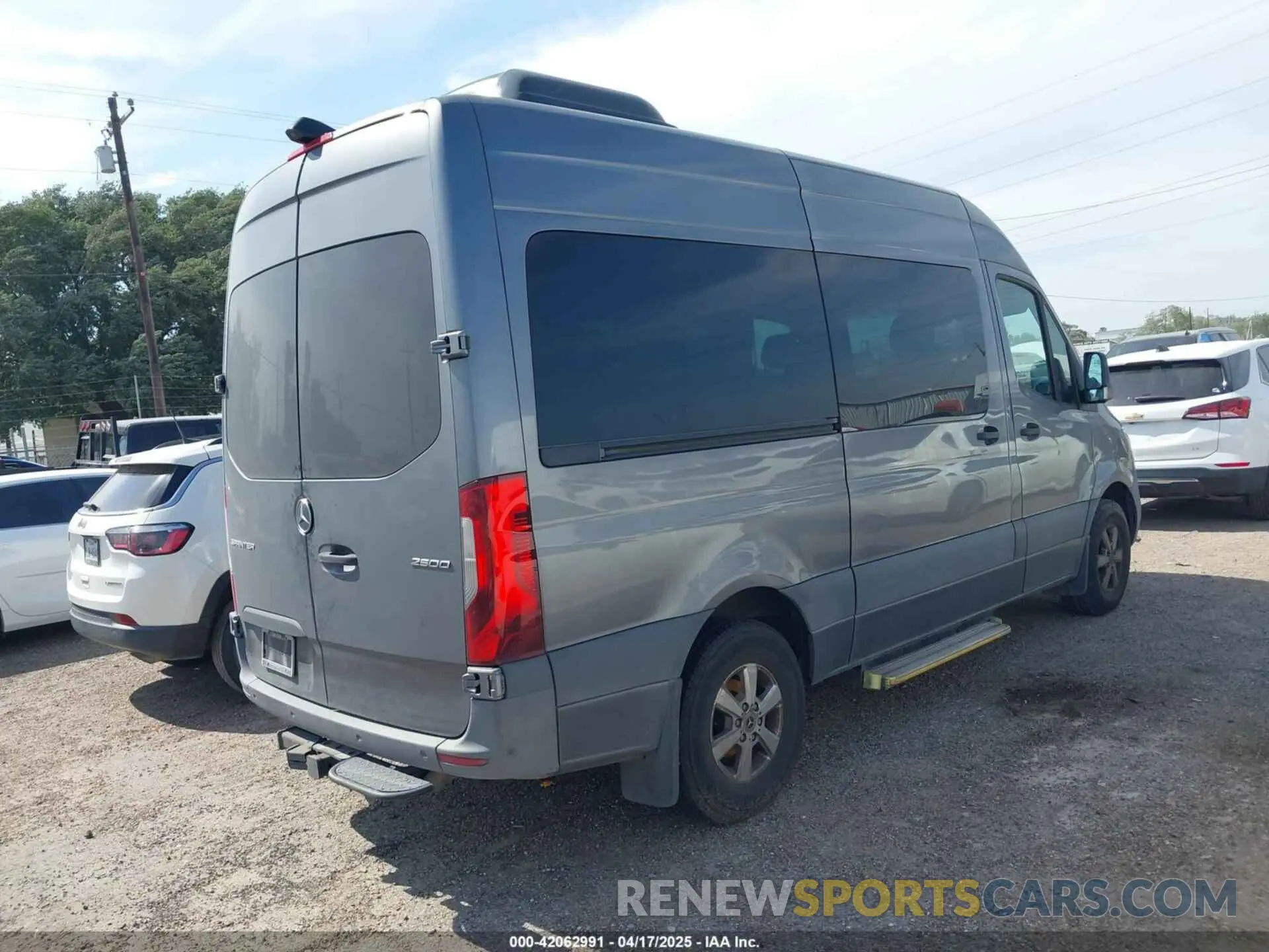 4 Photograph of a damaged car W1Z4DFHY6MT055096 MERCEDES-BENZ SPRINTER 2500 2021